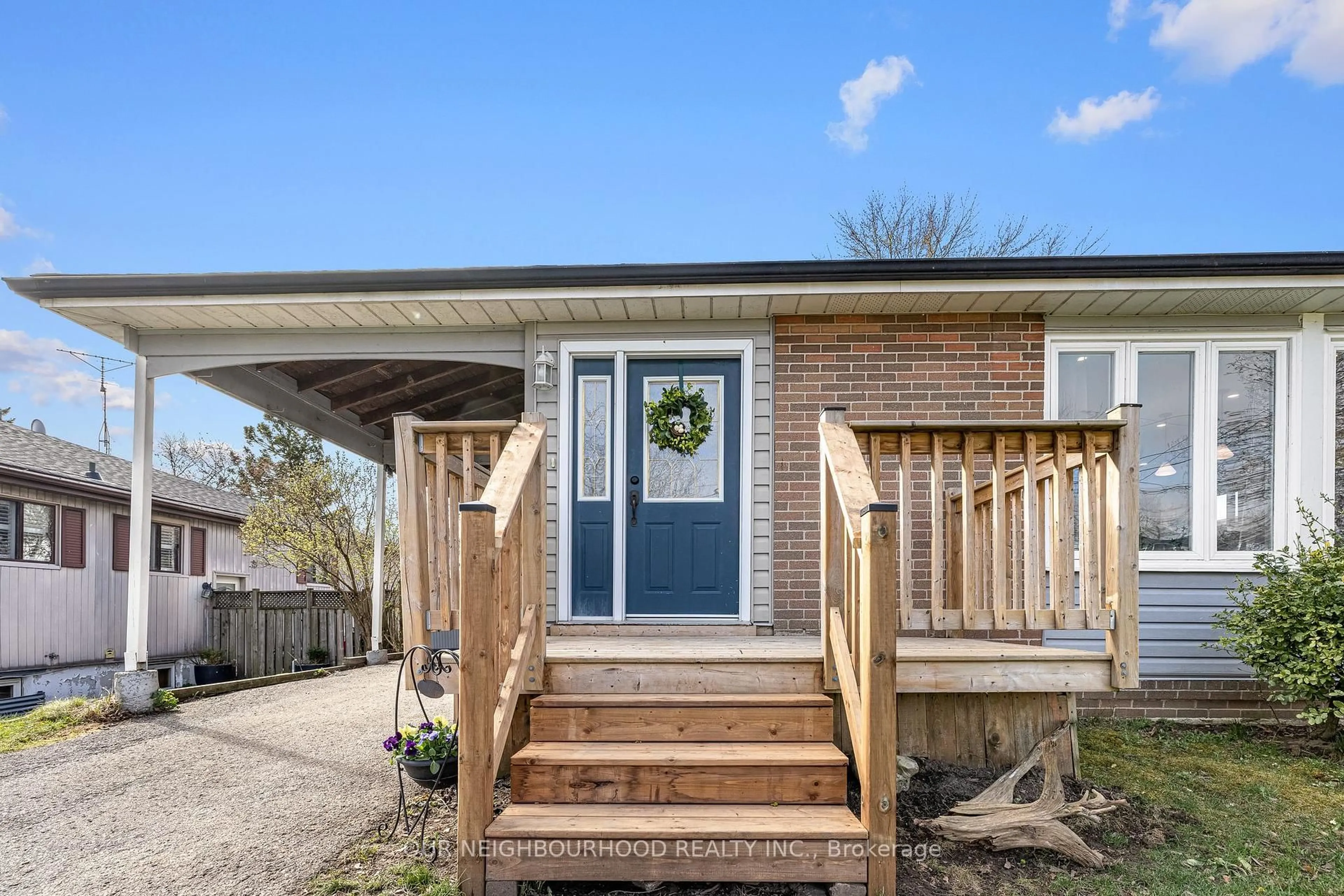 Unknown for 947 Mink St, Pickering Ontario L1W 2G6