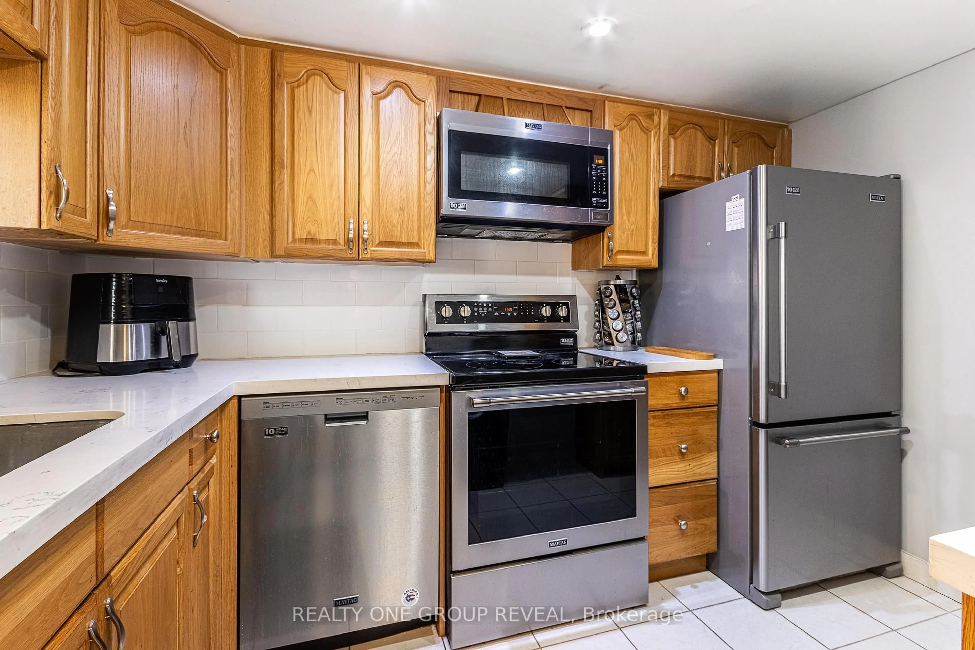 Standard kitchen, unknown for 11753 Sheppard Ave #314, Toronto Ontario M1B 5M3