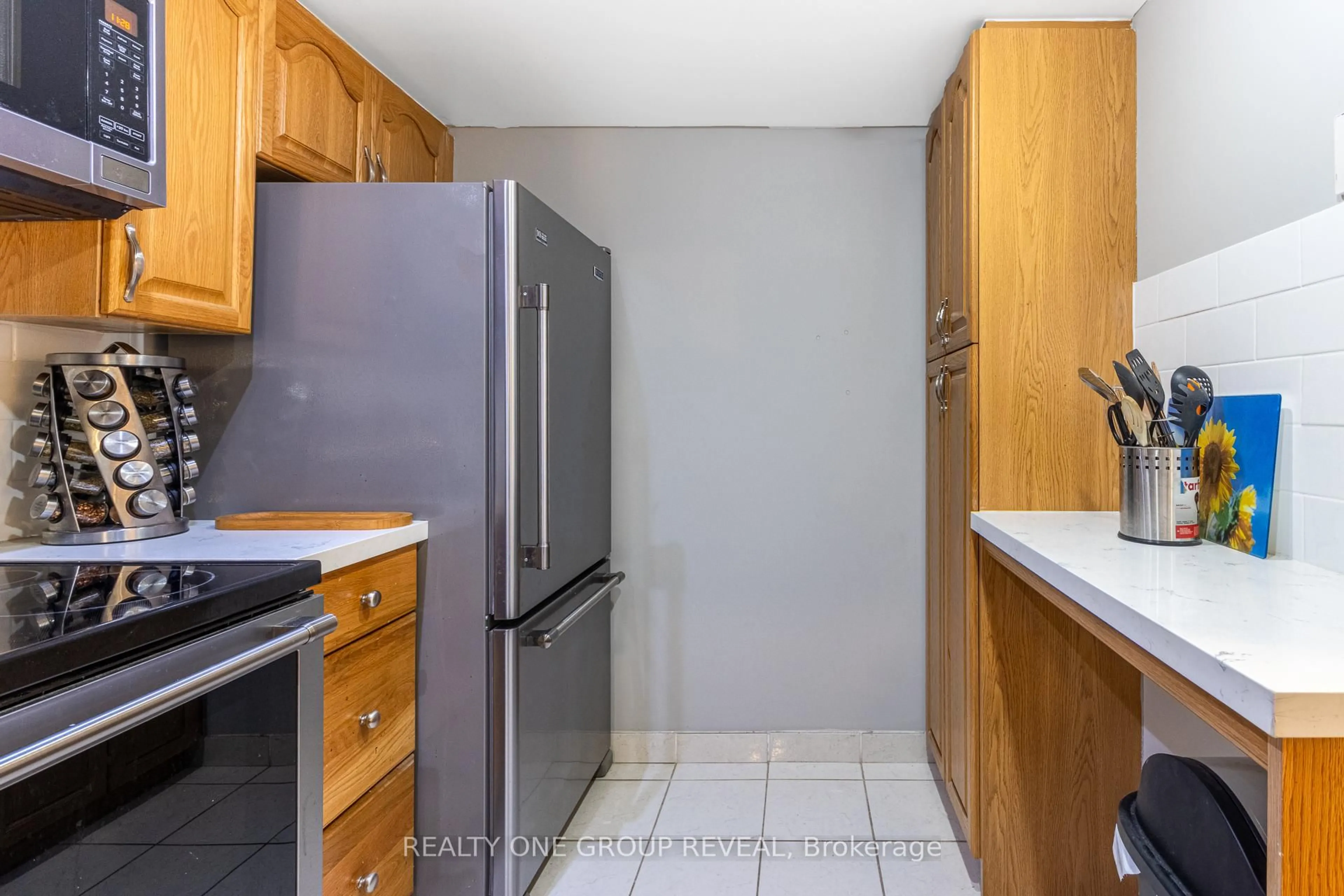 Standard kitchen, unknown for 11753 Sheppard Ave #314, Toronto Ontario M1B 5M3