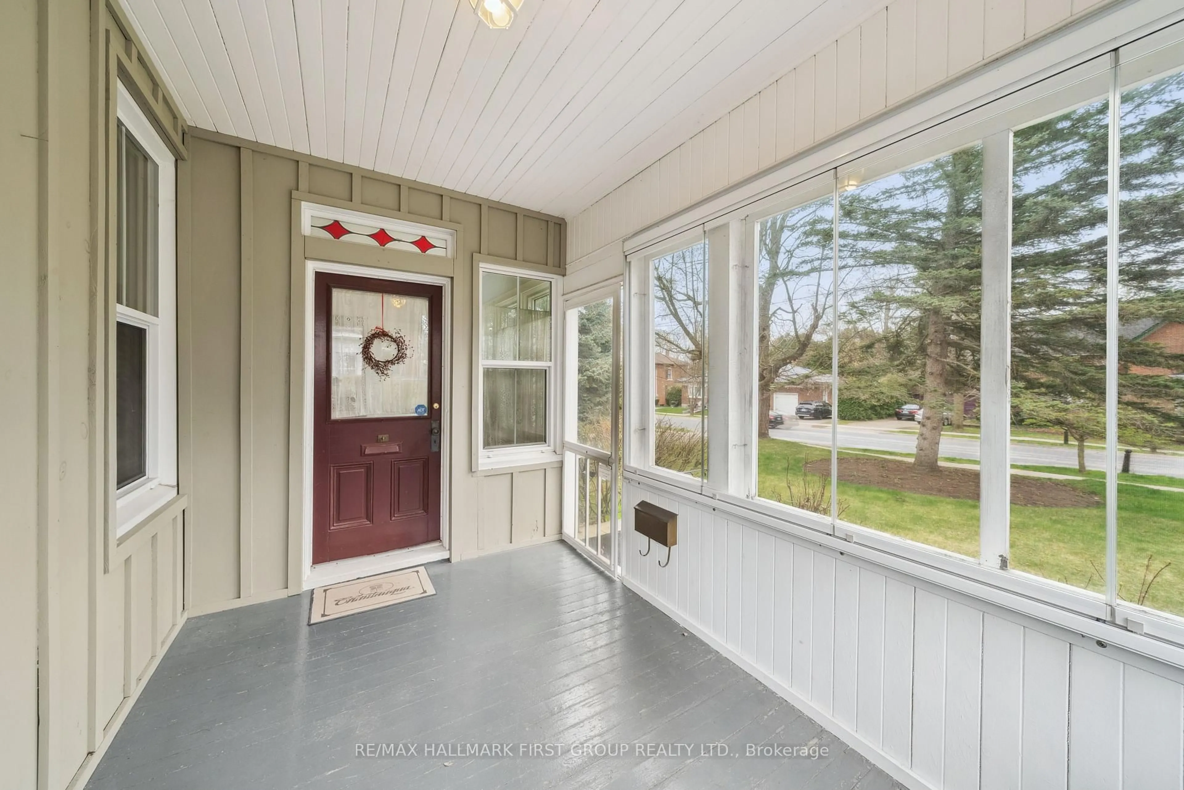 Indoor entryway for 34 Concession St, Clarington Ontario L1C 1Y5