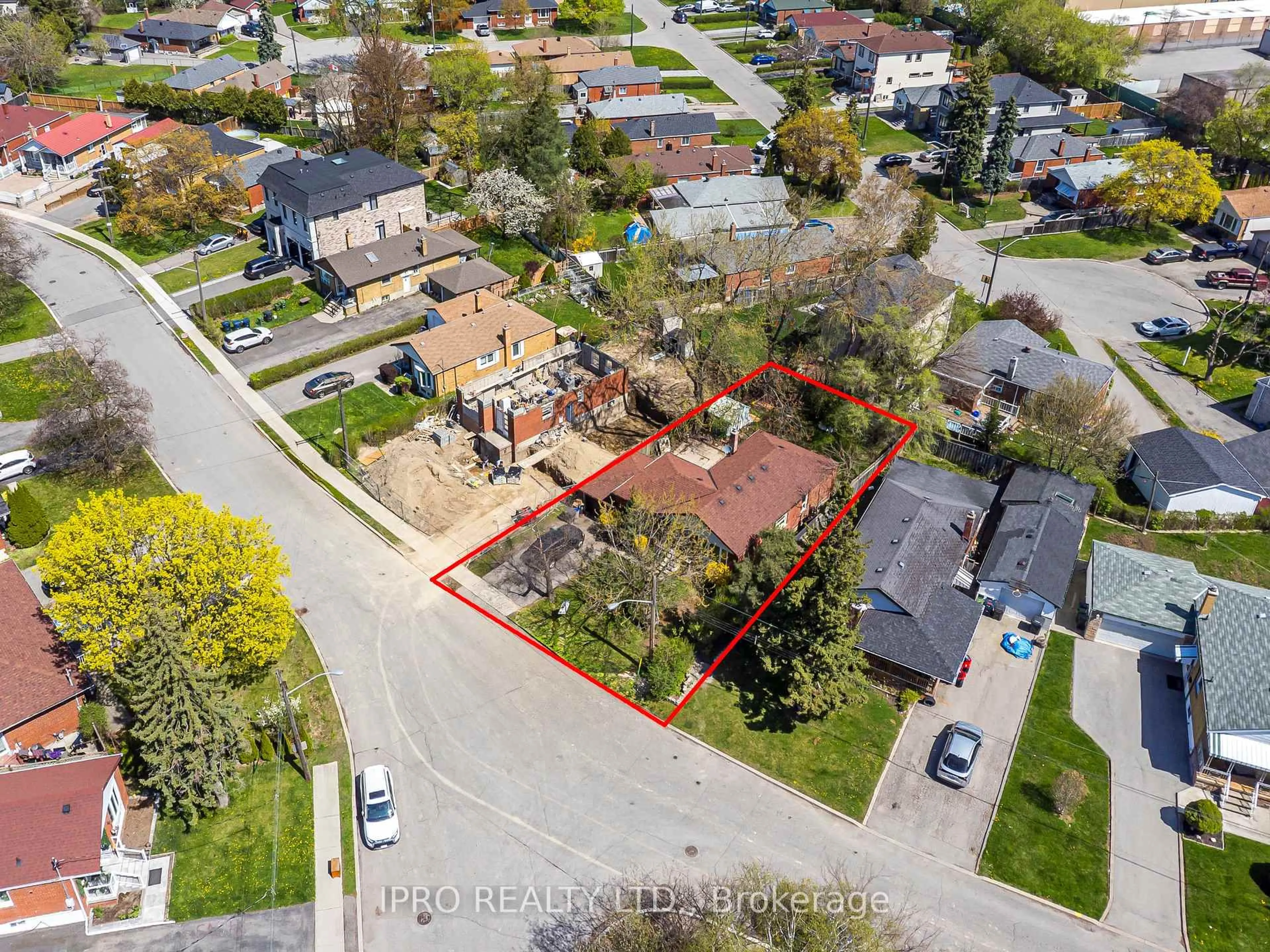 A pic from outside/outdoor area/front of a property/back of a property/a pic from drone, street for 20 Castille Ave, Toronto Ontario M1R 2C1