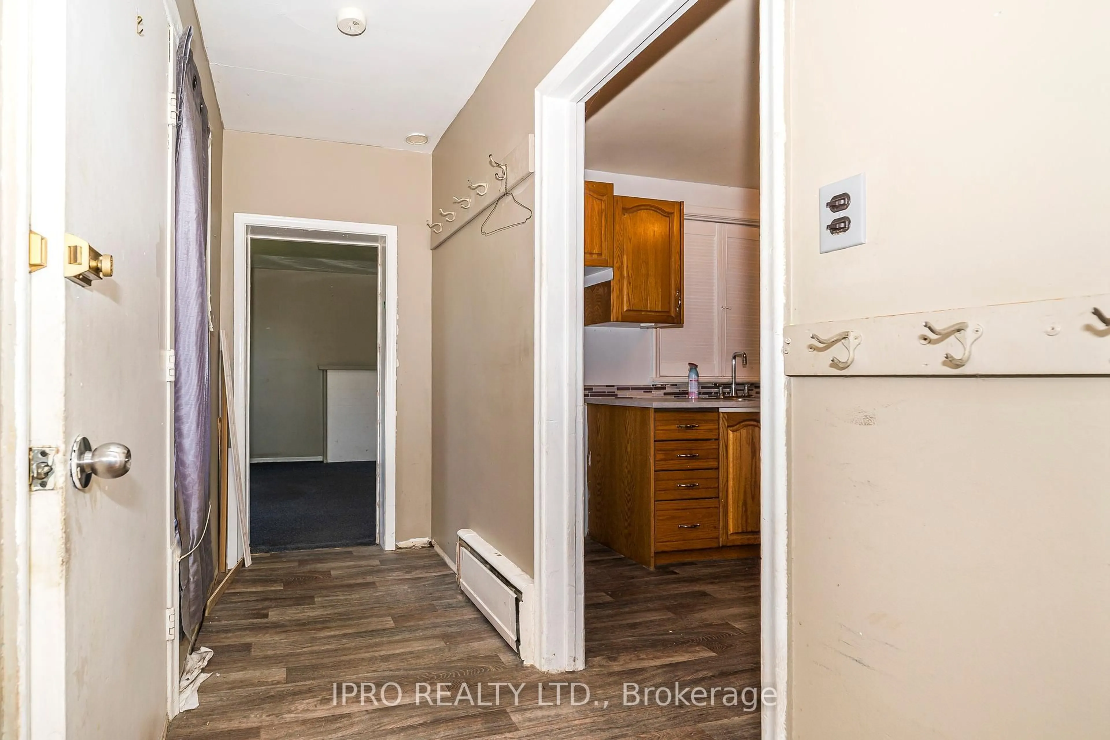 Indoor entryway for 20 Castille Ave, Toronto Ontario M1R 2C1