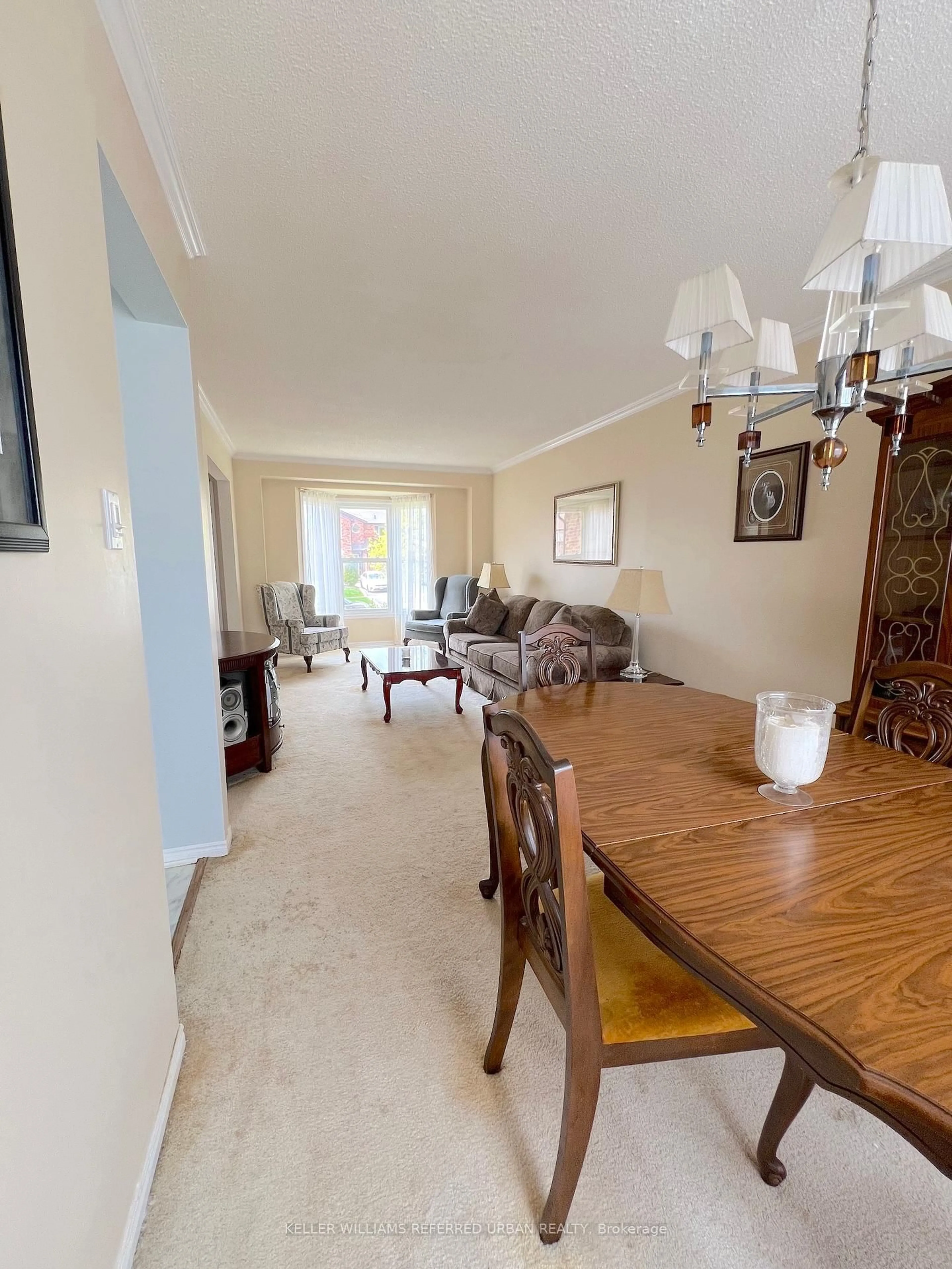 A pic of a room for 801 Lavis St, Oshawa Ontario L1K 1W7