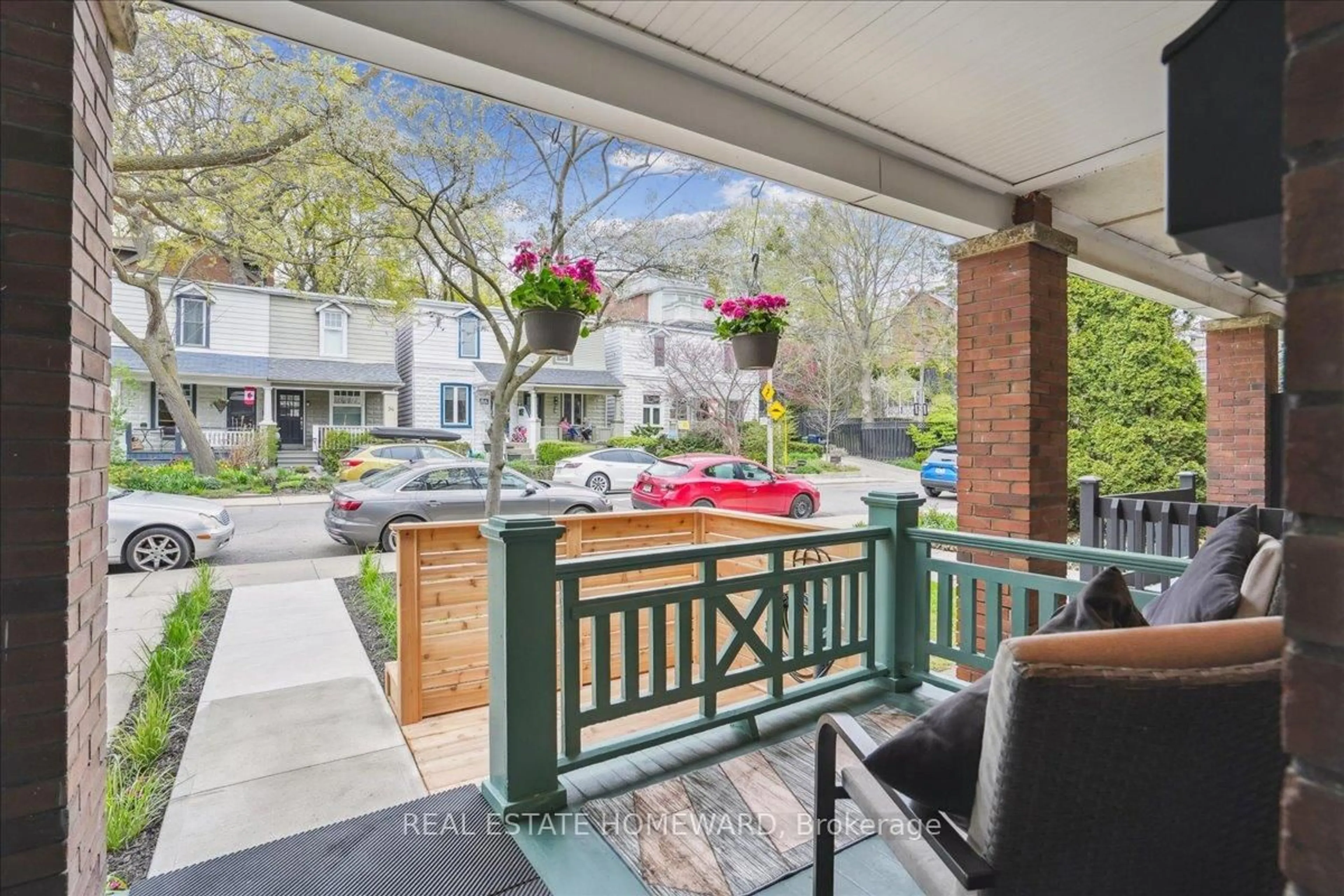 Patio, street for 105 Sparkhall Ave, Toronto Ontario M4K 1G7