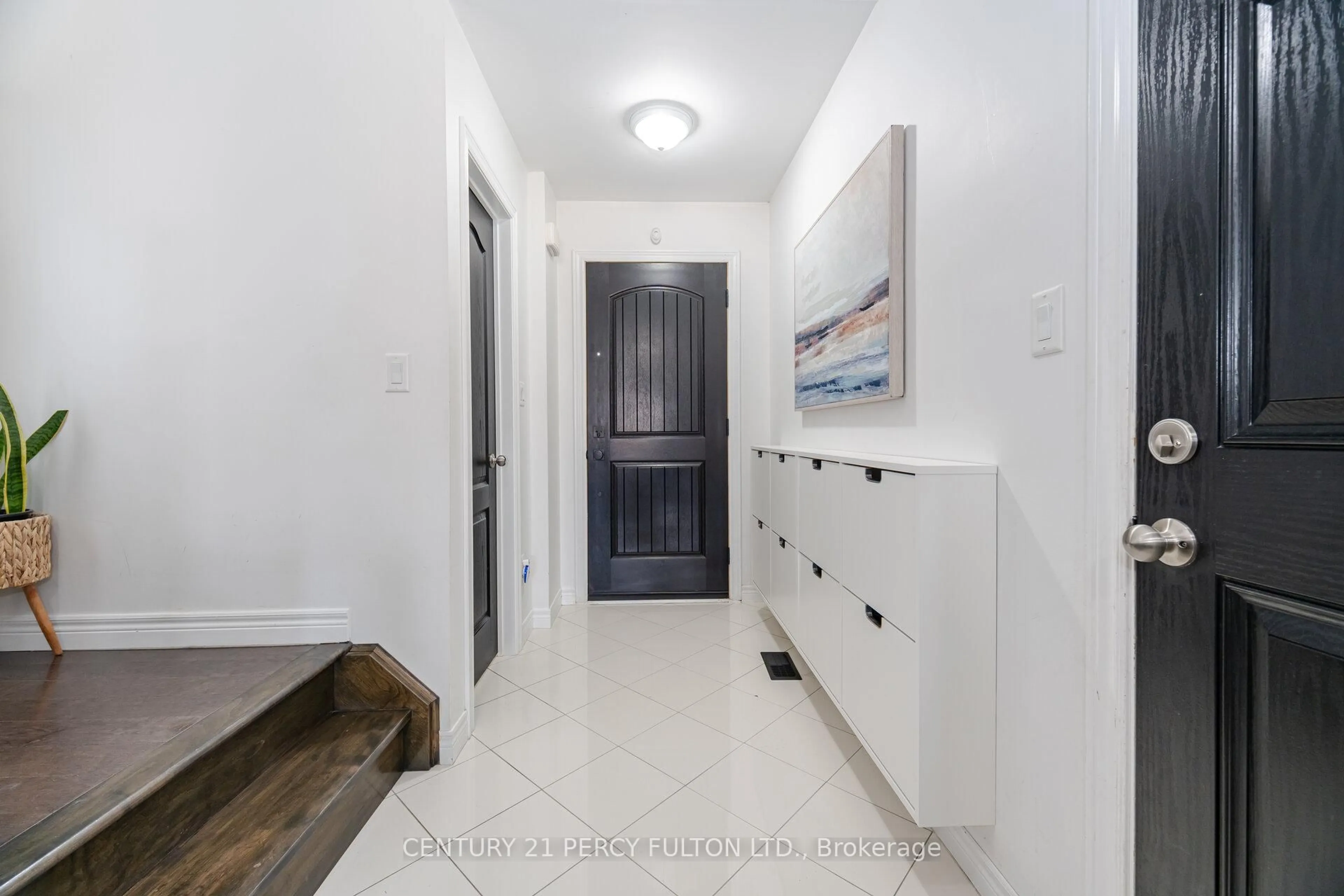 Indoor entryway for 68 Mcmann Cres, Clarington Ontario L1E 0G1