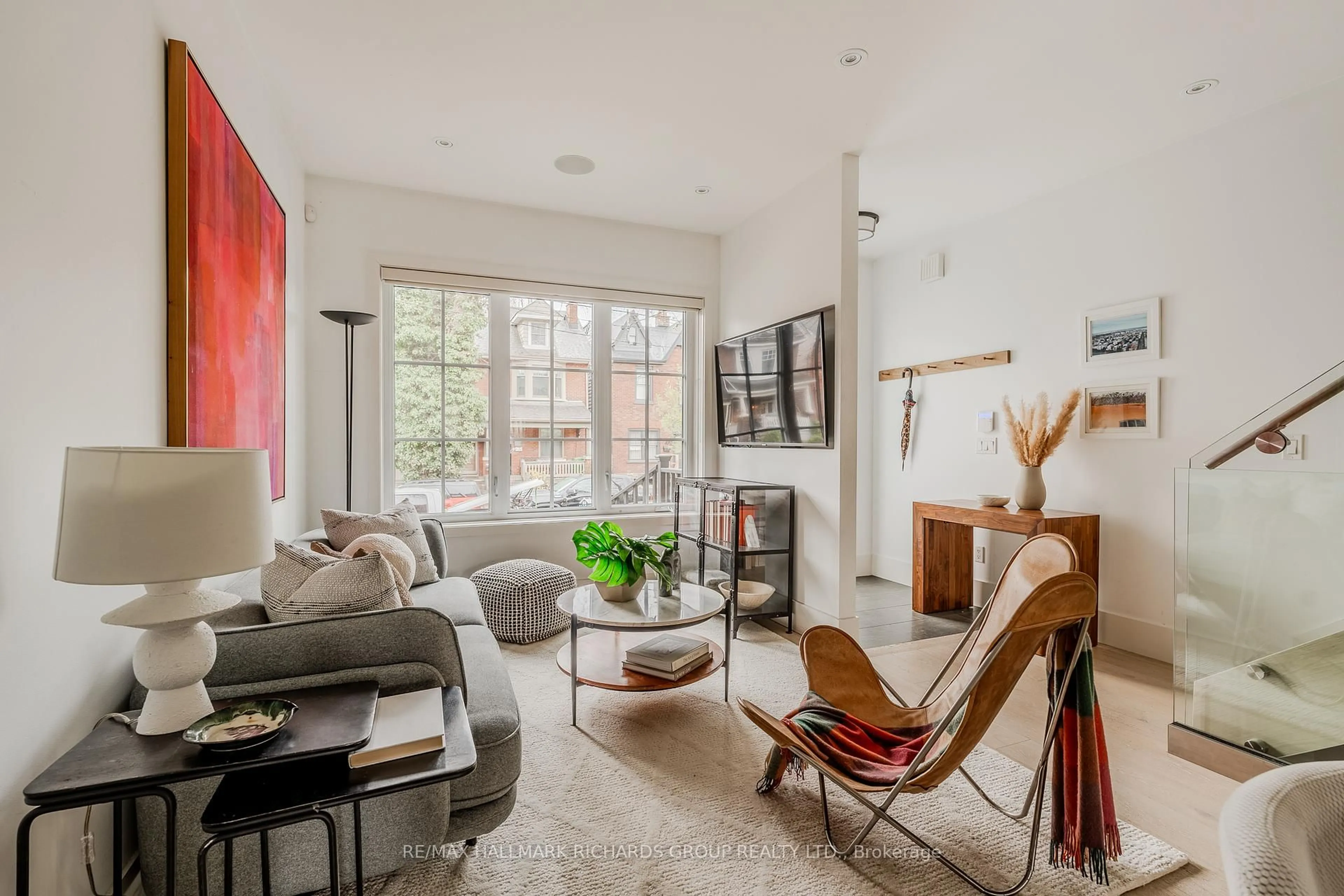 Living room with furniture, unknown for 60 Brooklyn Ave, Toronto Ontario M4M 2X5