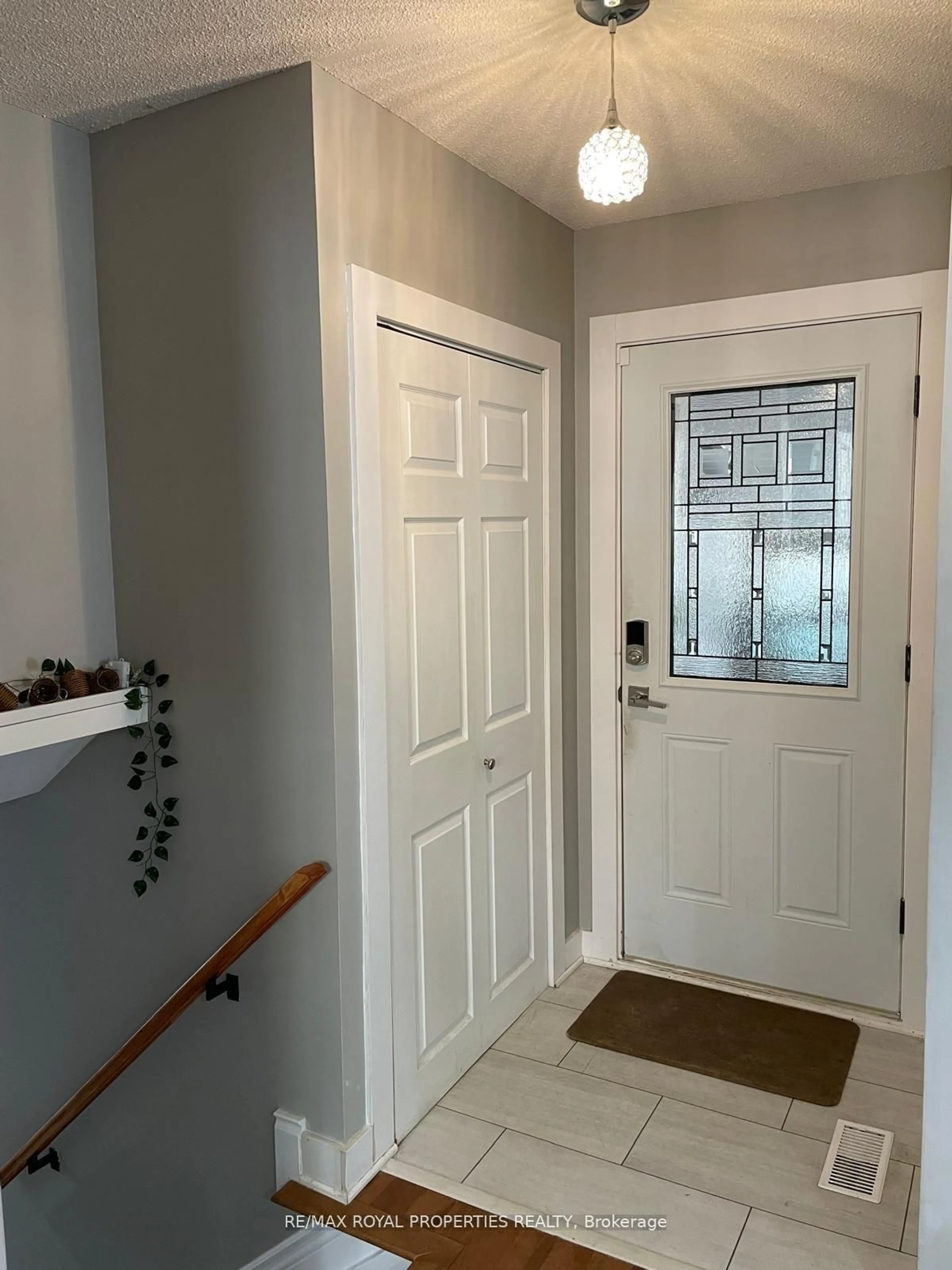 Indoor entryway for 63 Dreyer Dr, Ajax Ontario L1S 1J3