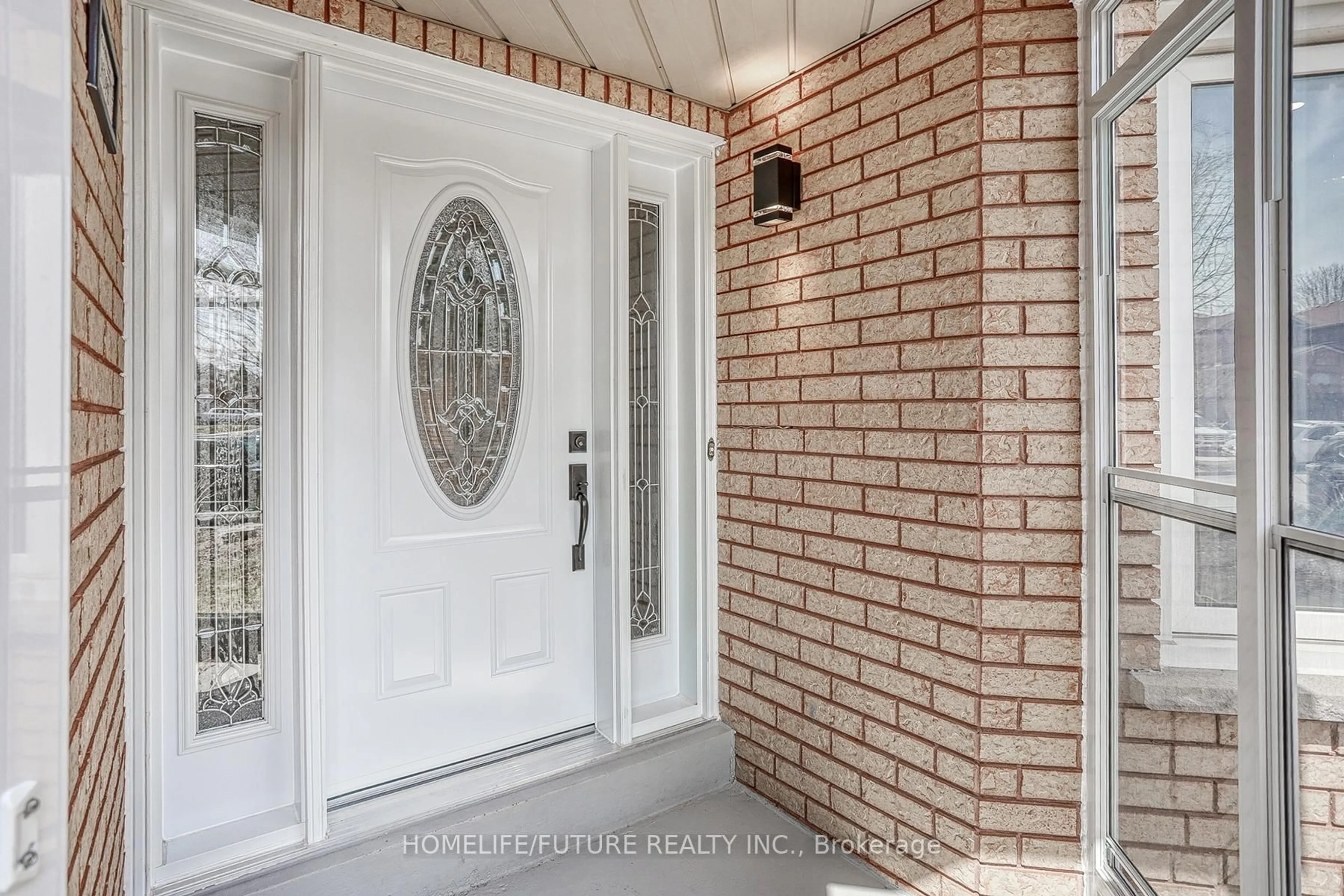 Indoor entryway for 56 Ringwood Dr, Whitby Ontario L1R 1Y7
