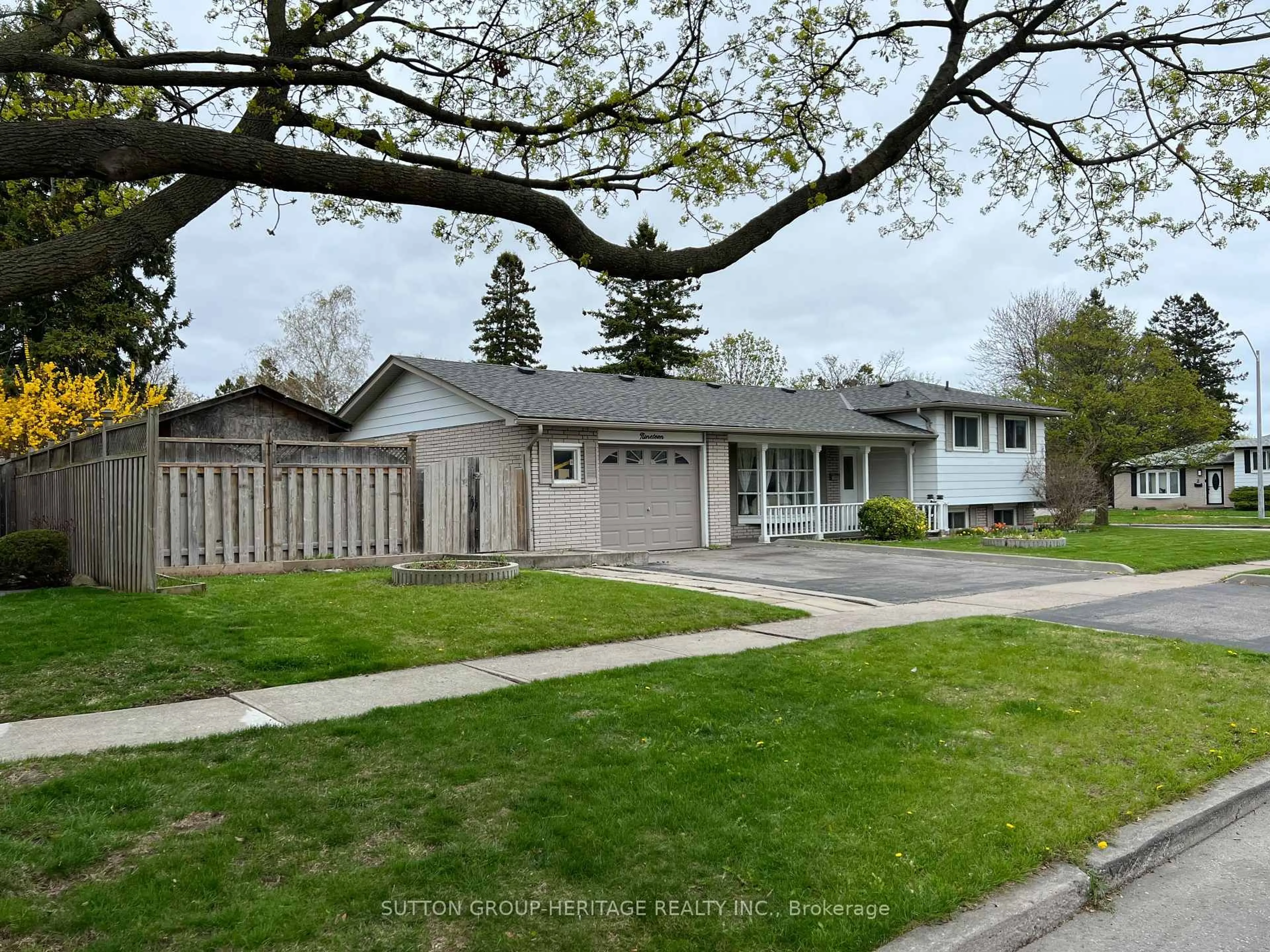 A pic from outside/outdoor area/front of a property/back of a property/a pic from drone, street for 19 Turnbull Rd, Ajax Ontario L1S 2W8