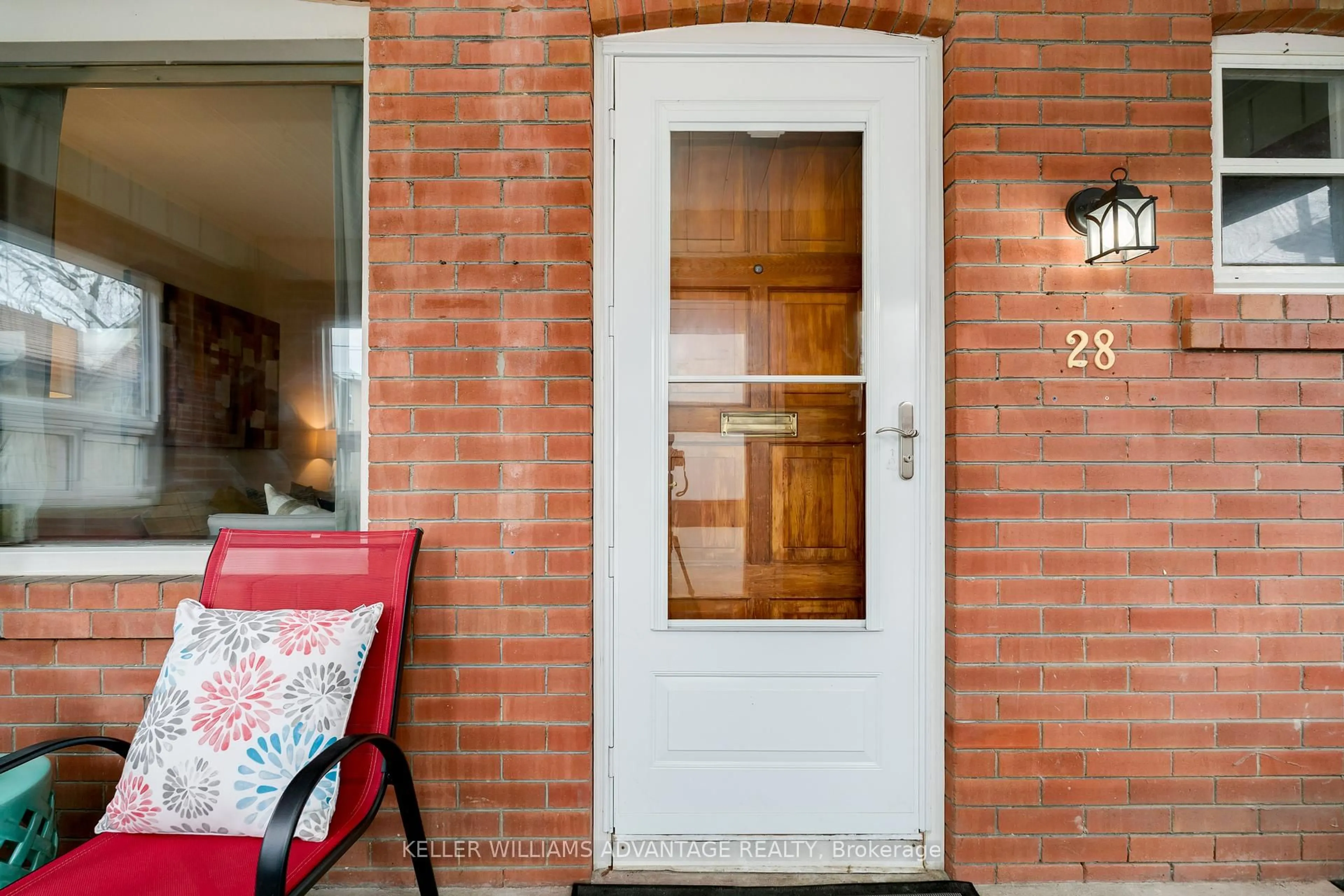 Indoor entryway for 28 Epsom Ave, Toronto Ontario M4C 2A7