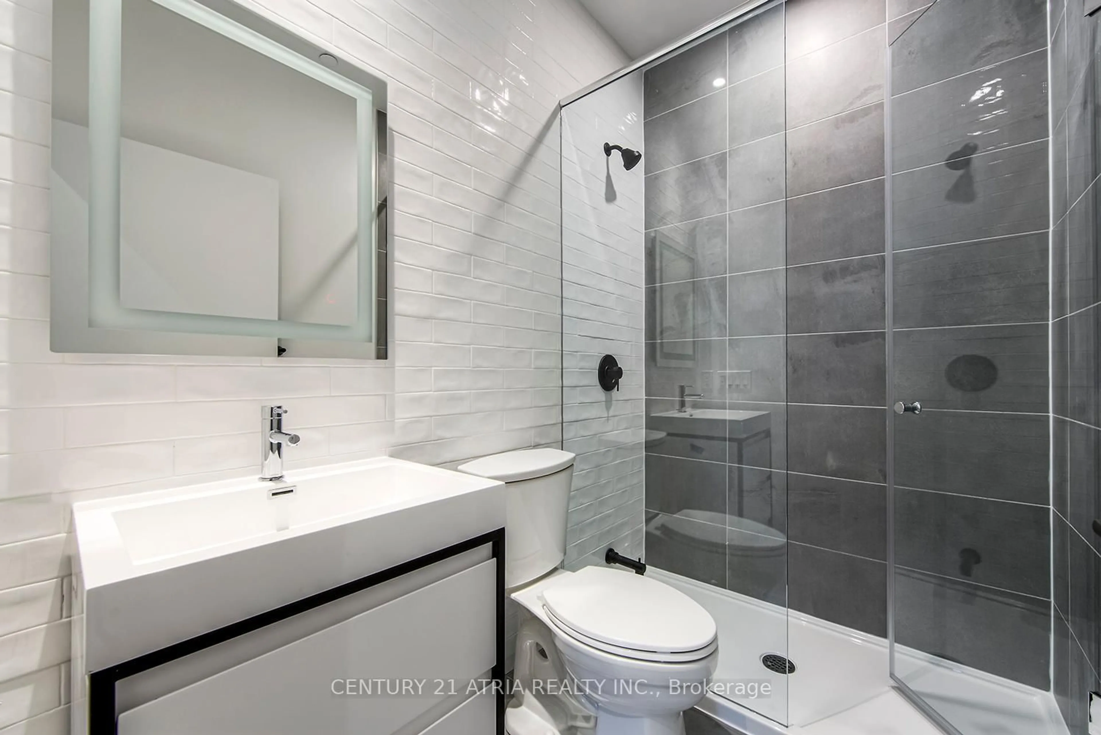 Standard bathroom, ceramic/tile floor for 150 Logan Ave #405, Toronto Ontario M4M 1C3
