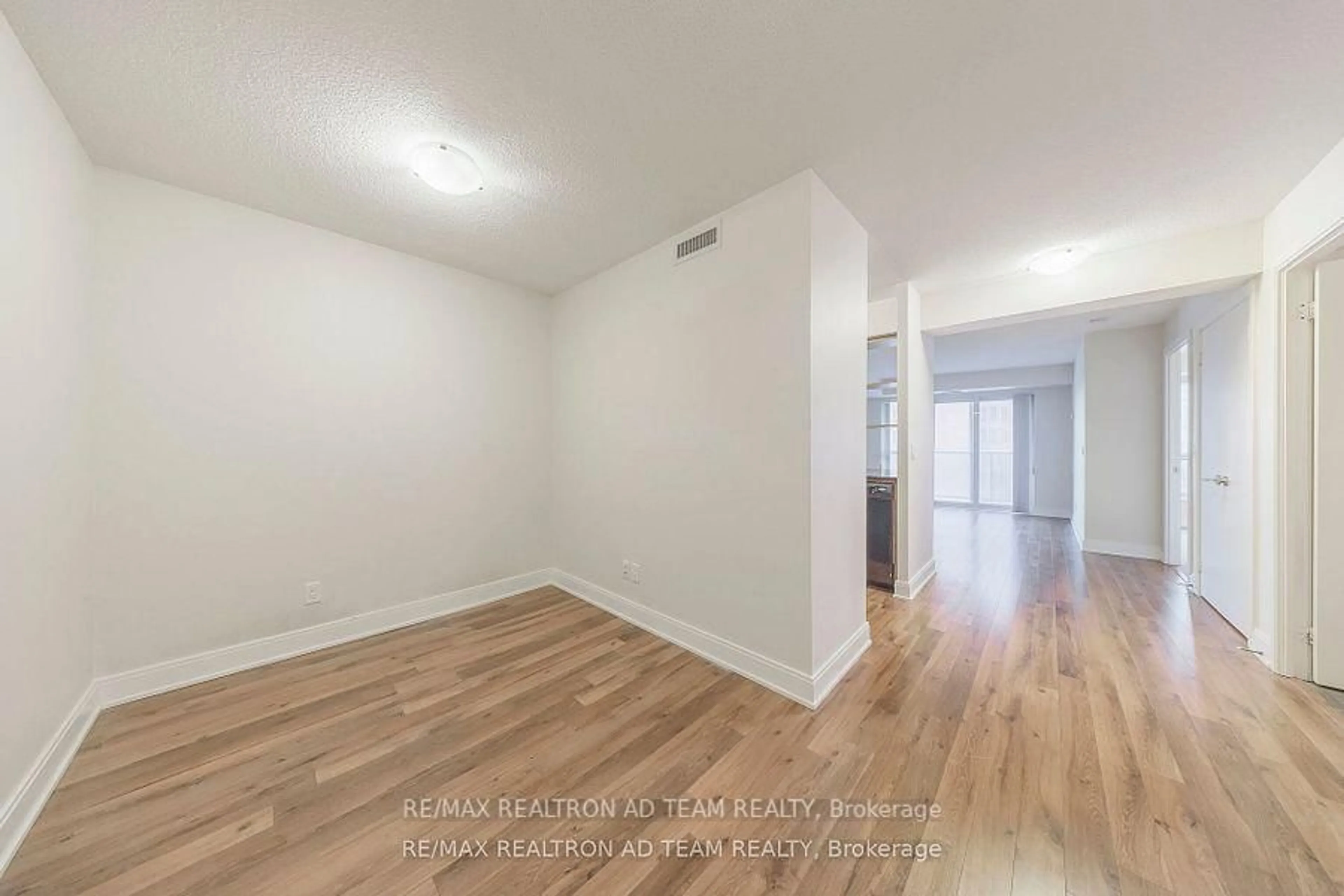 A pic of a room for 125 Village Green Sq #706, Toronto Ontario M1S 0G3
