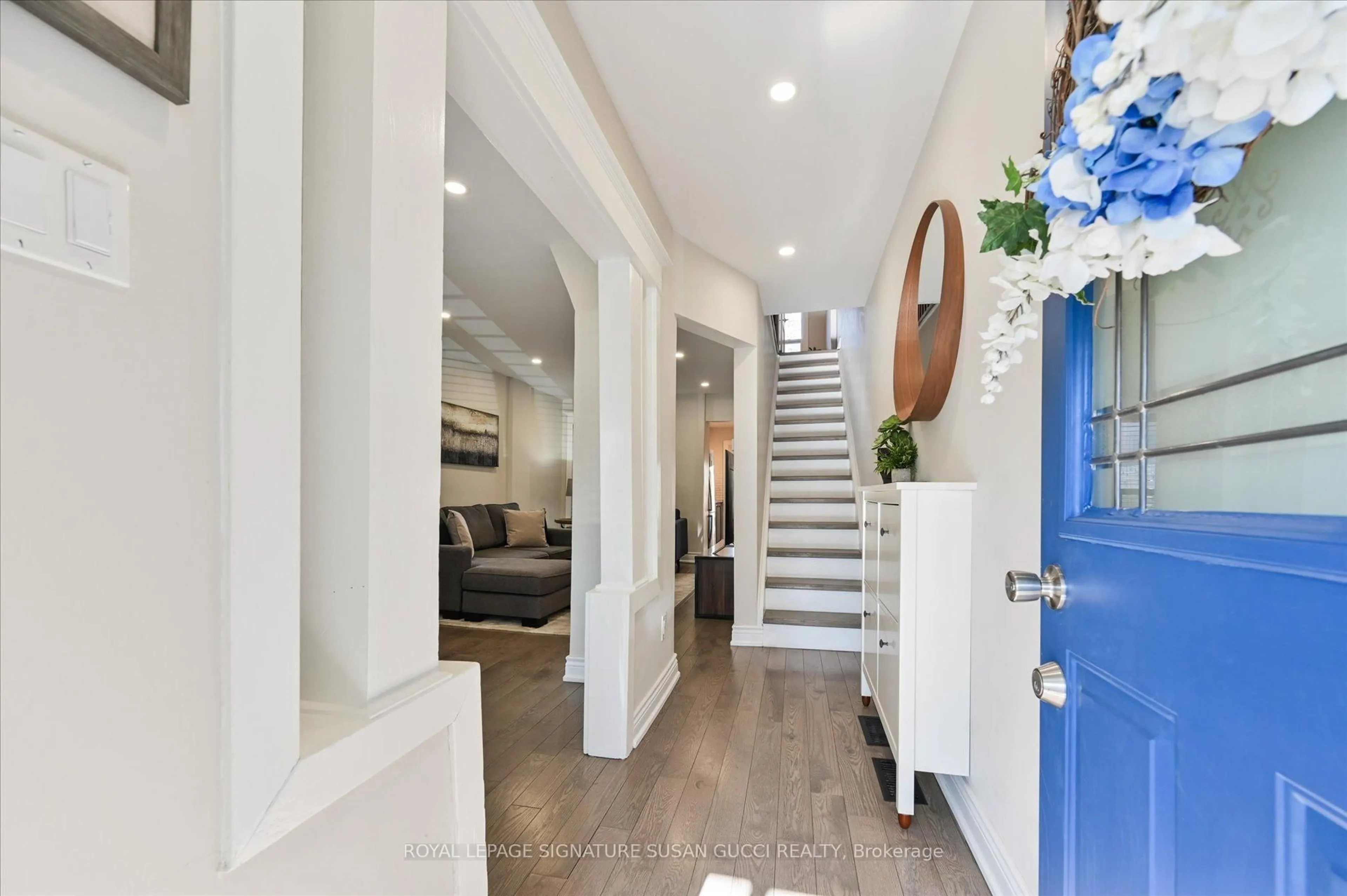 Indoor entryway for 1265 Woodbine Ave, Toronto Ontario M4C 4E5
