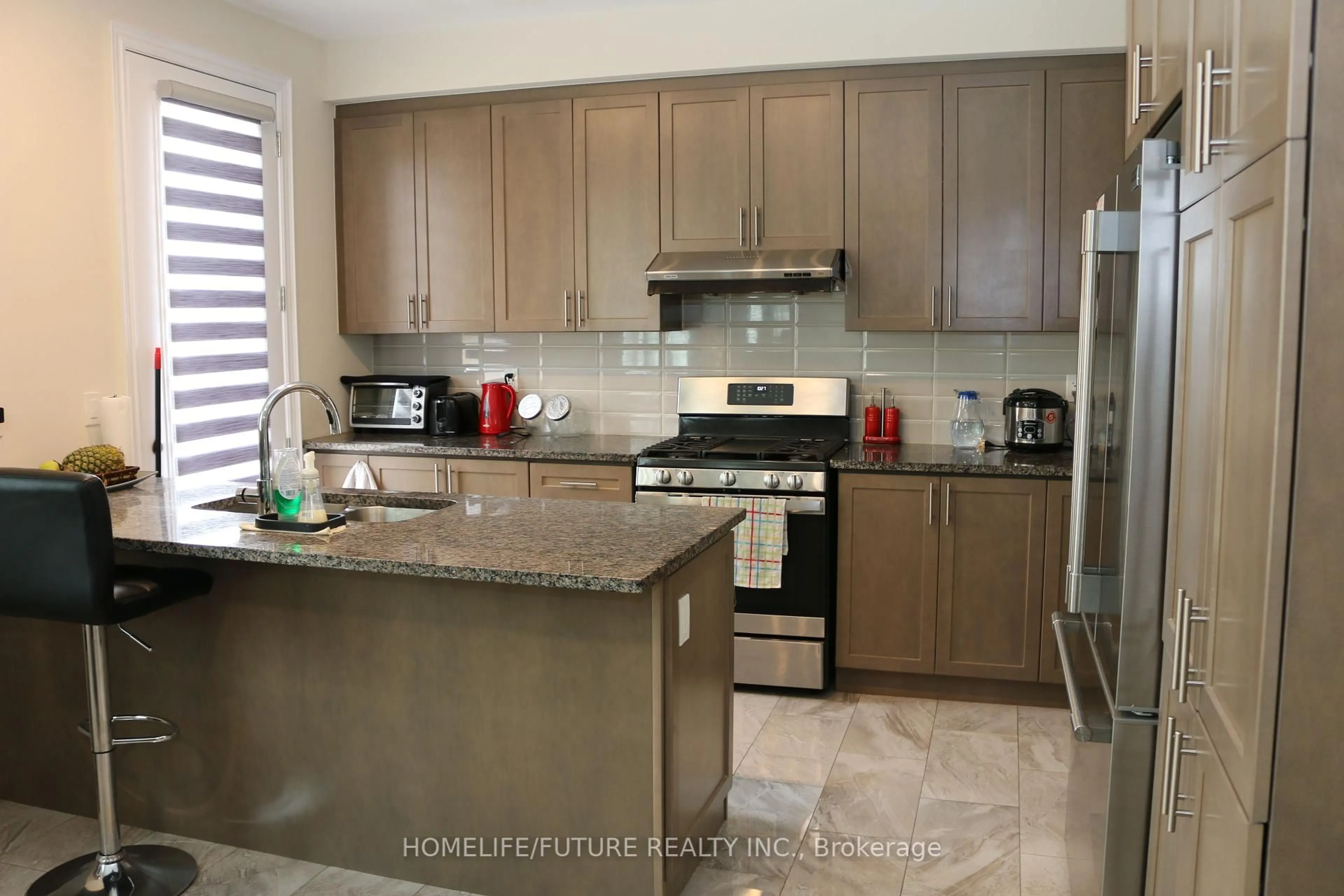 Standard kitchen, ceramic/tile floor for 80 Grady Dr, Clarington Ontario L1B 0C6