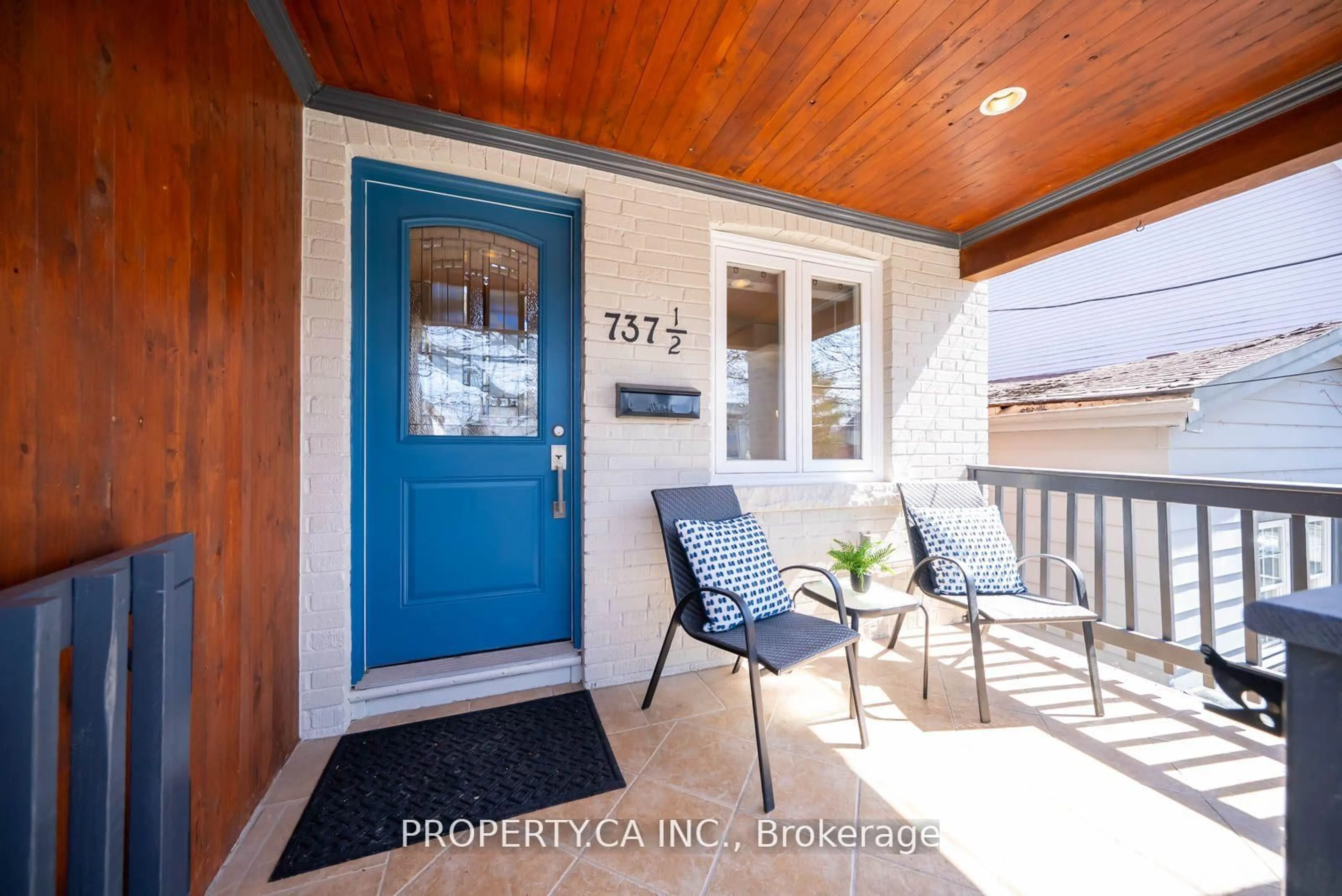 Indoor entryway for 737 1/2 Craven Rd, Toronto Ontario M4L 2Z7