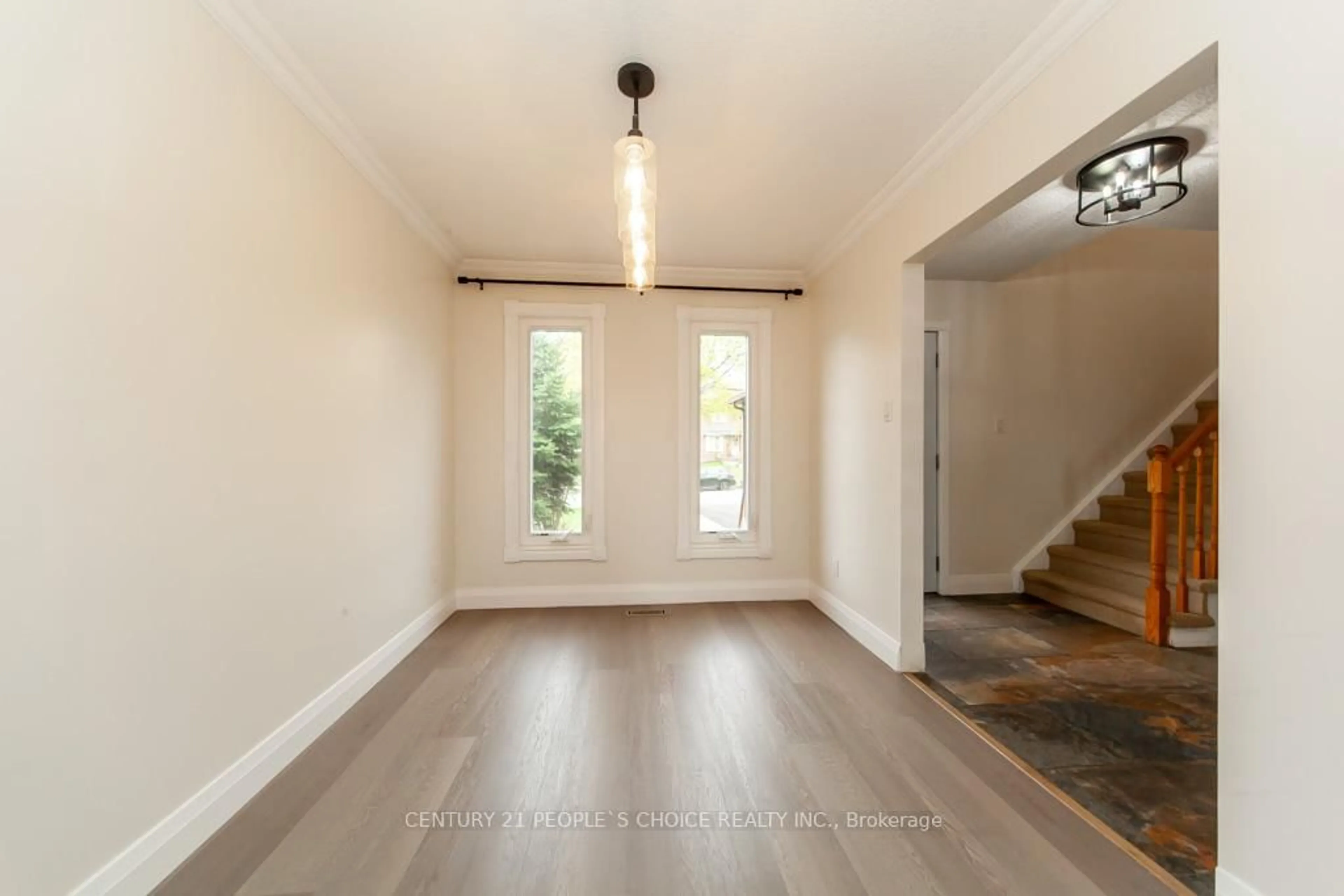 Indoor entryway for 35 Fernbank Pl, Whitby Ontario L1R 1T1