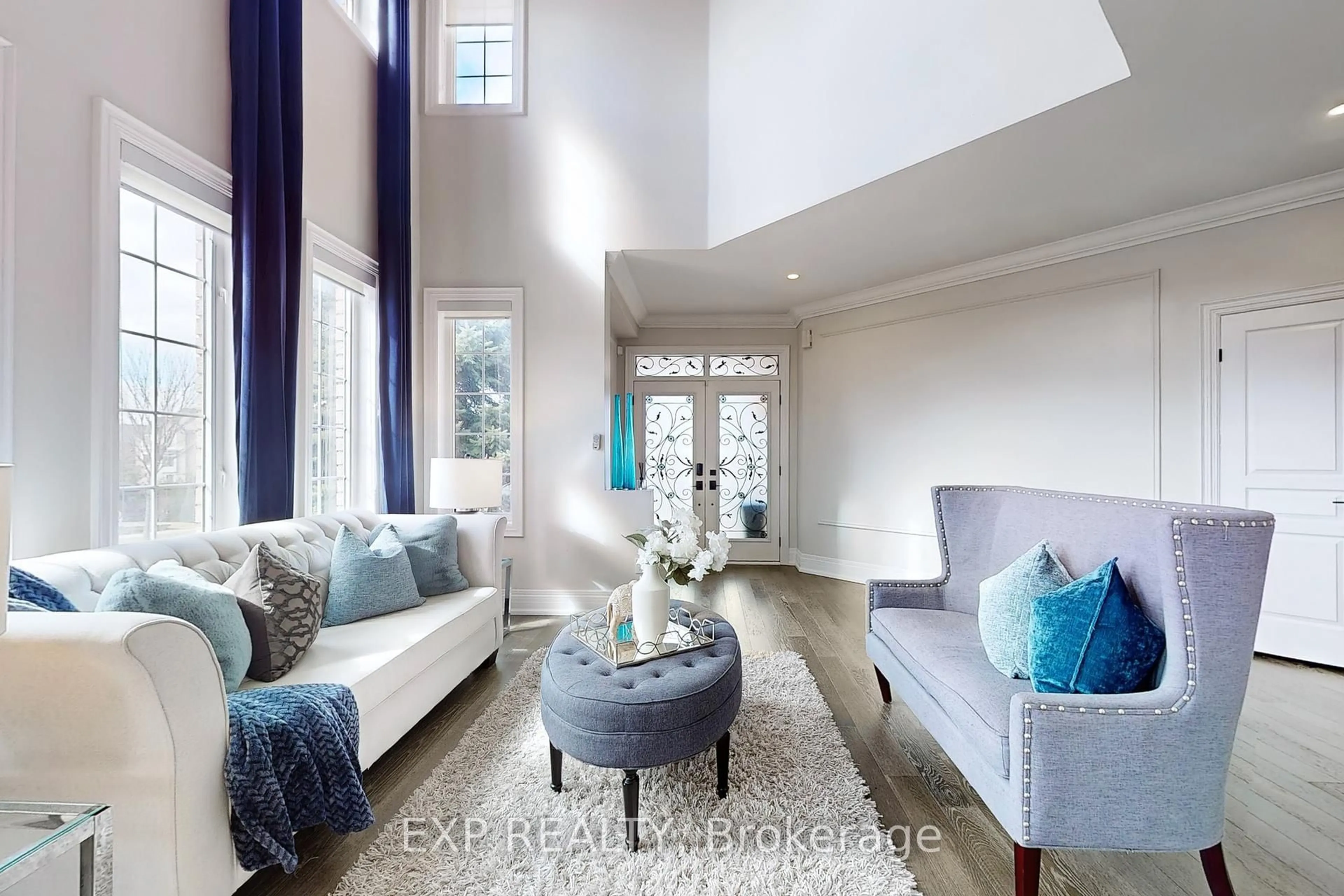 Living room with furniture, unknown for 50 Splendor Dr, Whitby Ontario L1P 1X5