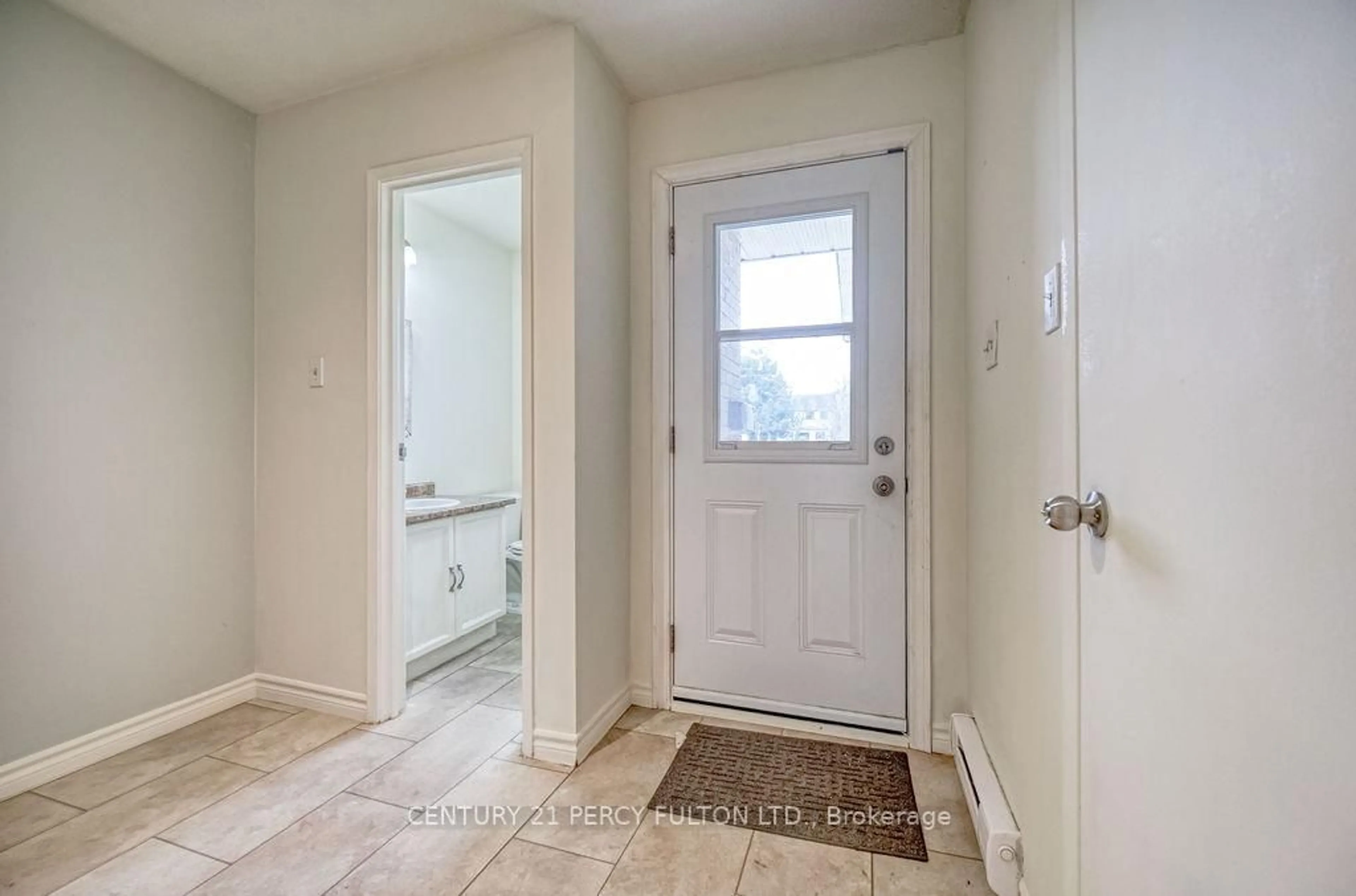 Indoor entryway for 700 Harmony Rd #15, Oshawa Ontario L1K 1S2