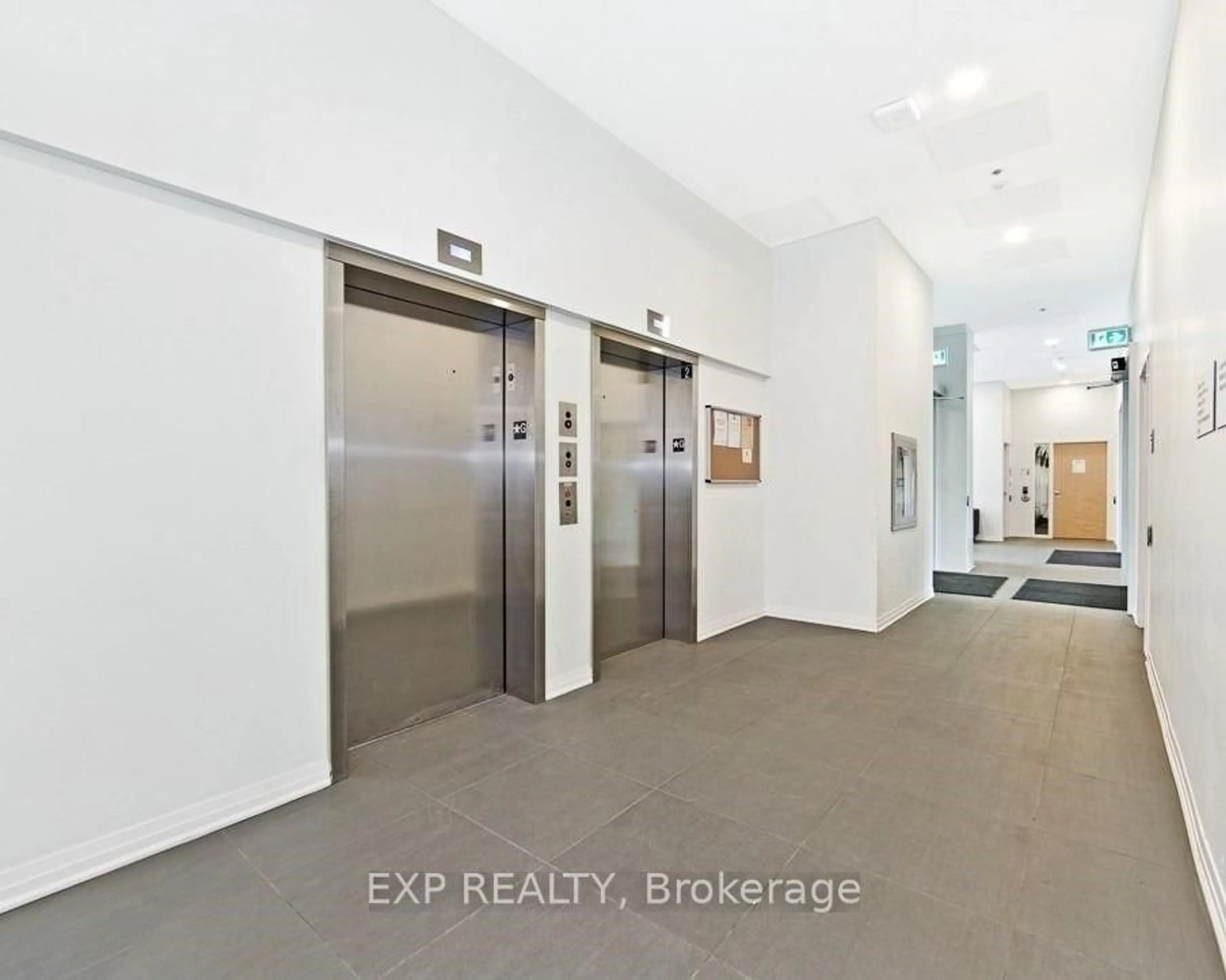 Indoor foyer for 1900 Simcoe St #739, Oshawa Ontario L1G 4Y3