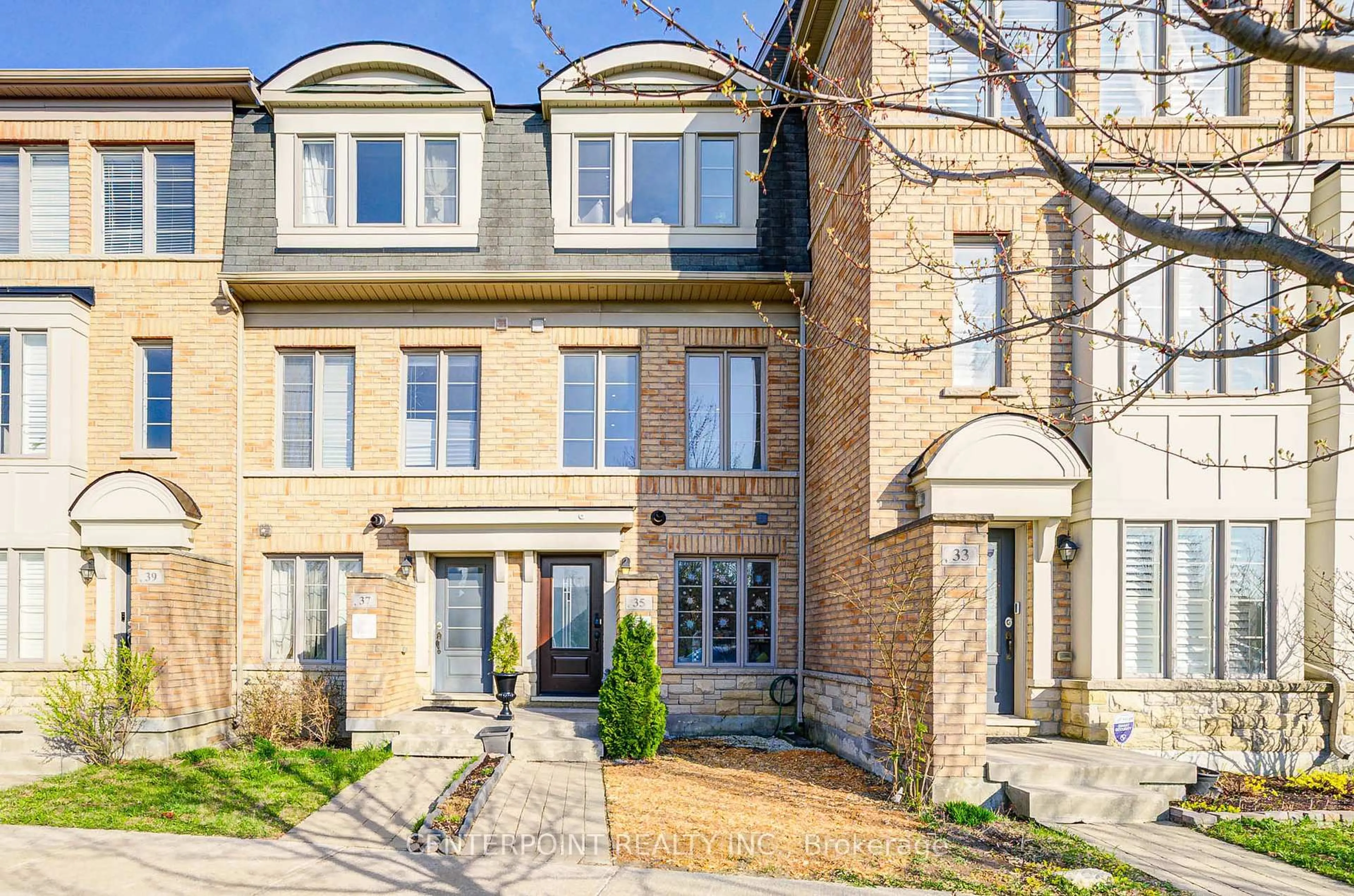 Home with brick exterior material, street for 35 Nixon Hts, Toronto Ontario M1L 0H4