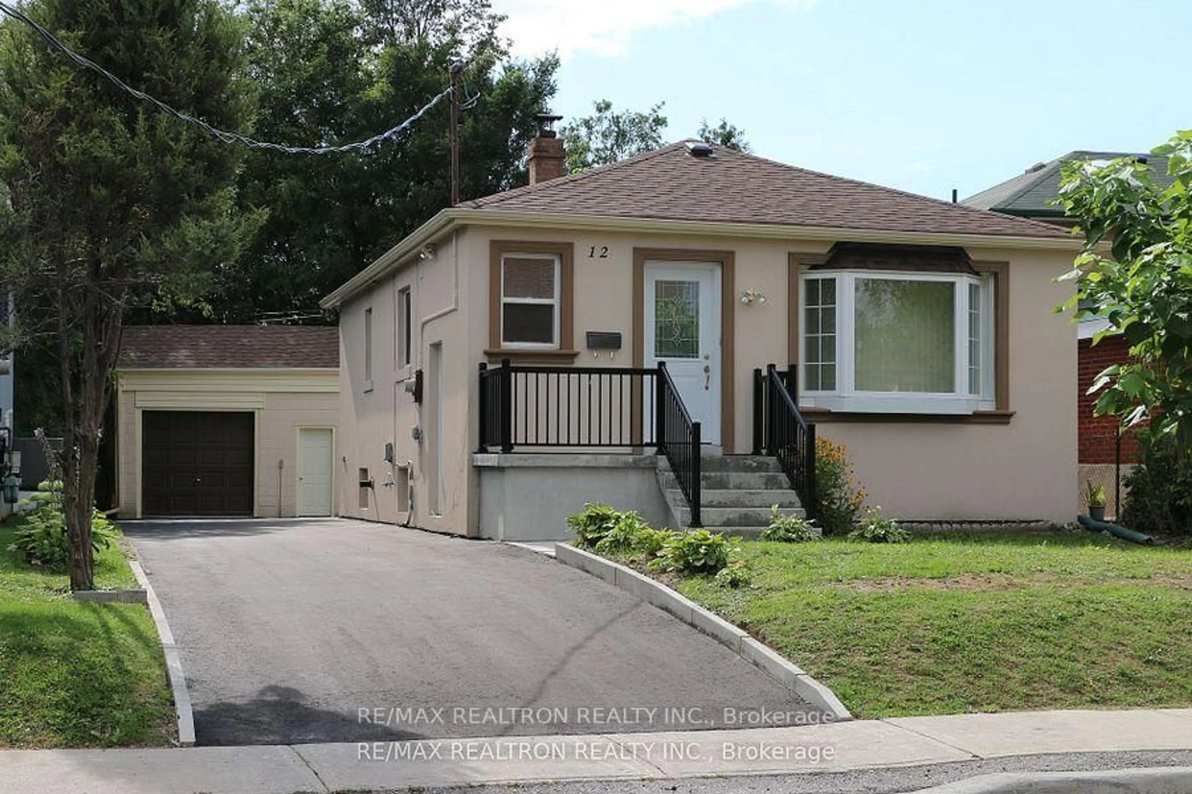 Home with vinyl exterior material, street for 12 Huntington Ave, Toronto Ontario M1K 4K7