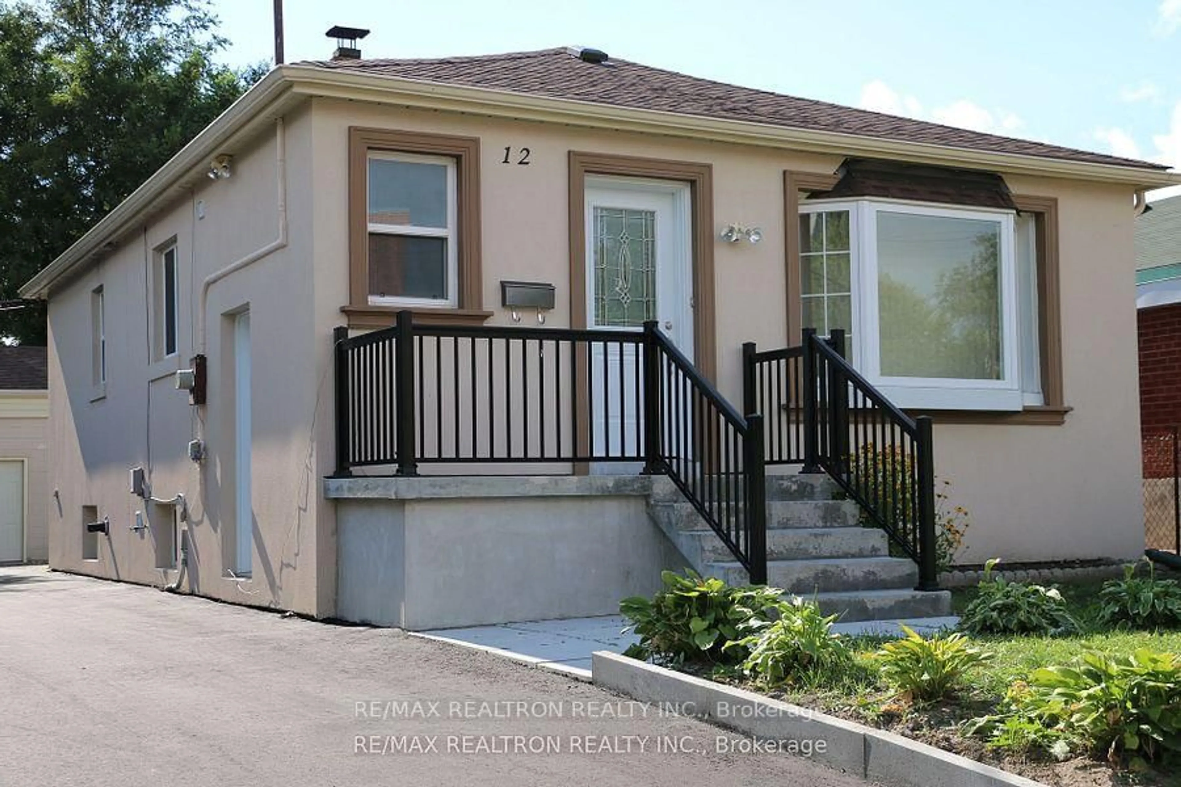 Home with vinyl exterior material, street for 12 Huntington Ave, Toronto Ontario M1K 4K7
