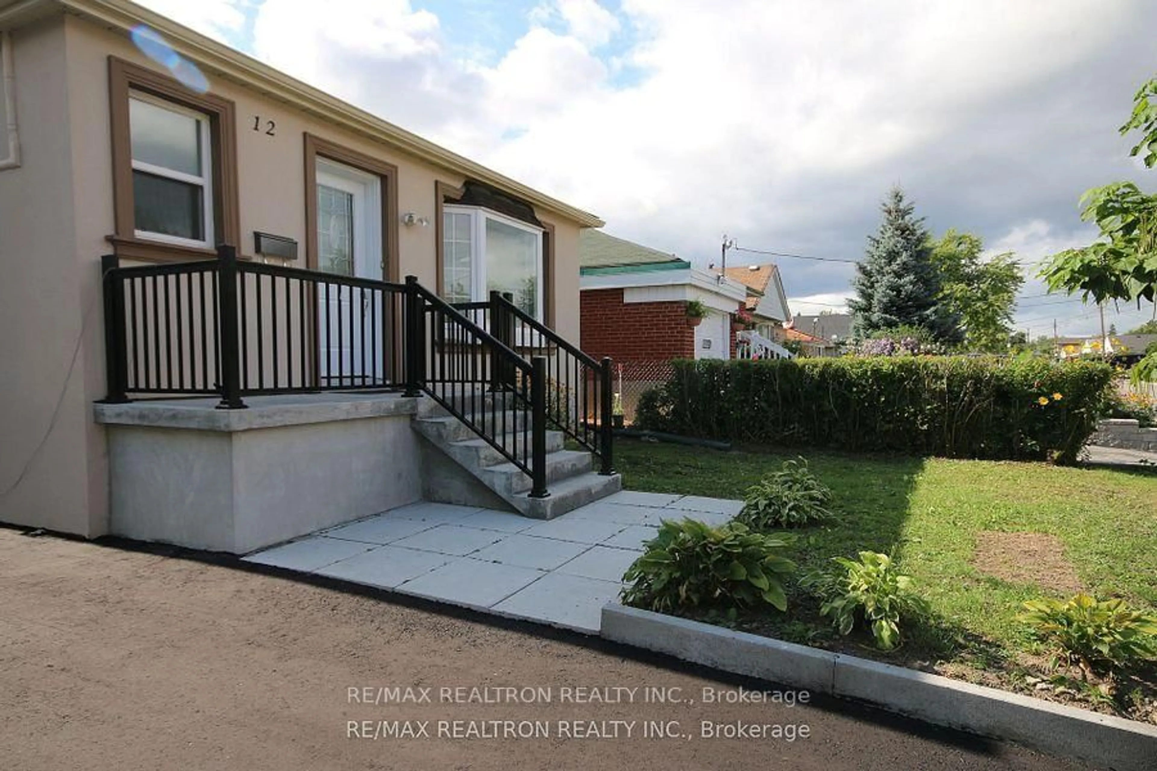 Patio, street for 12 Huntington Ave, Toronto Ontario M1K 4K7