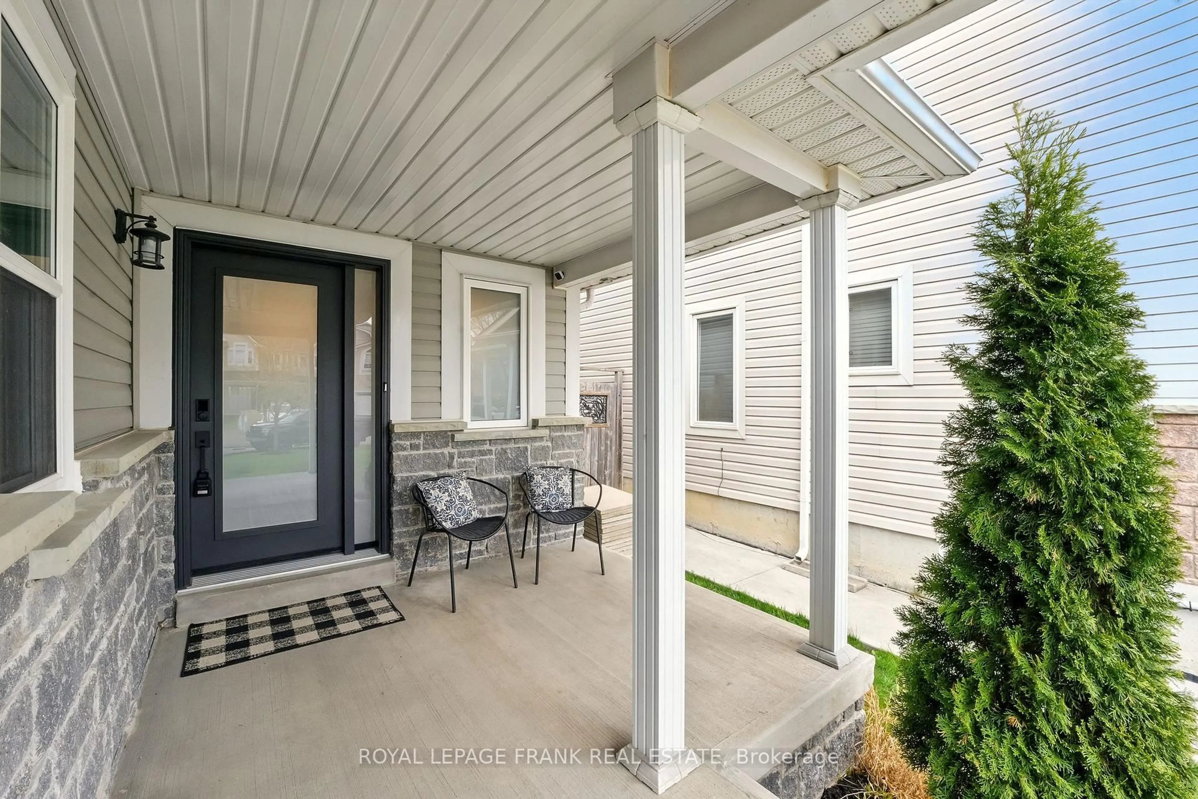 Patio, street for 34 Hanna Dr, Clarington Ontario L1C 5M4