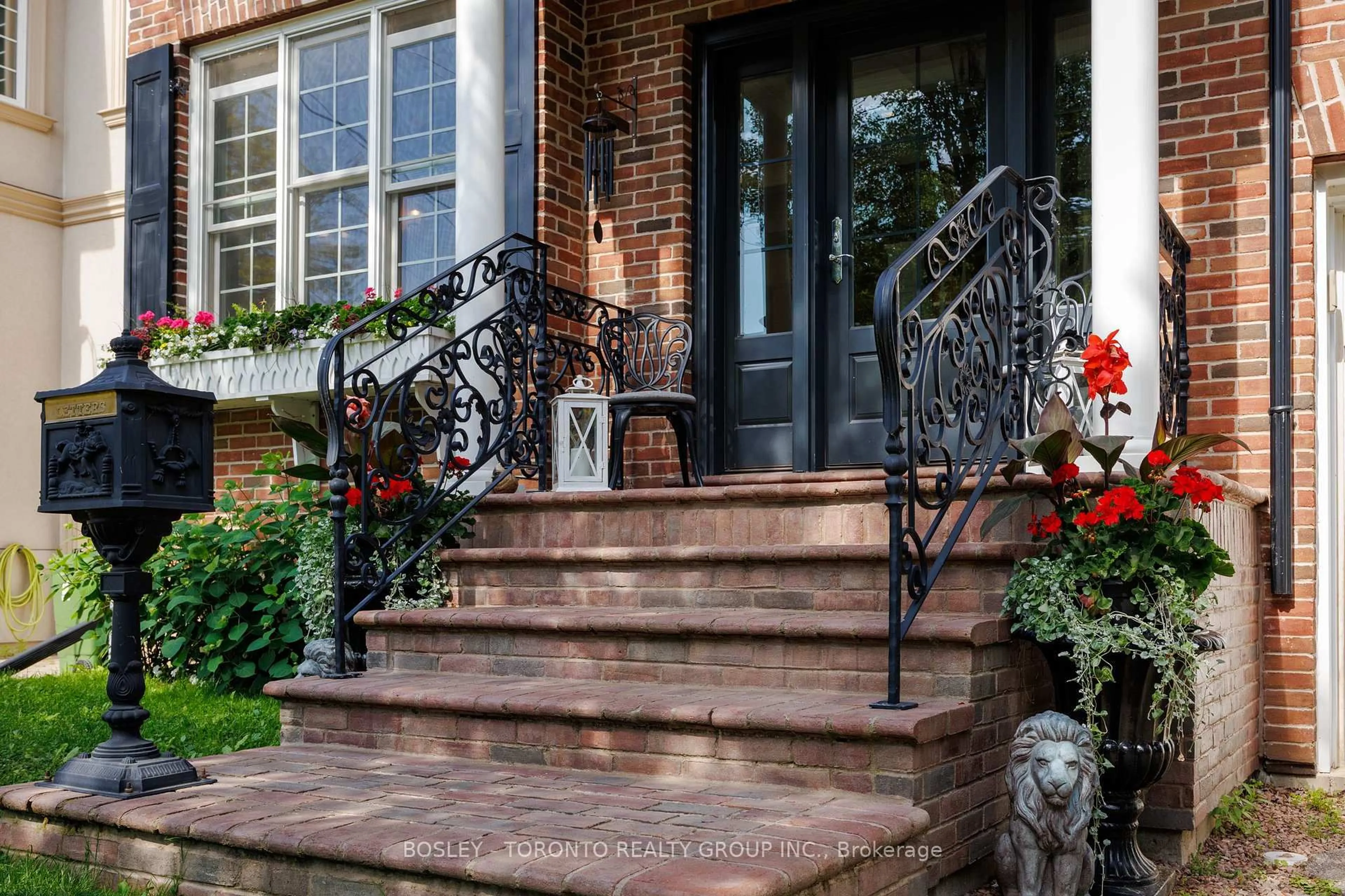 Unknown for 31 Red Deer Ave, Toronto Ontario M1N 2Z1