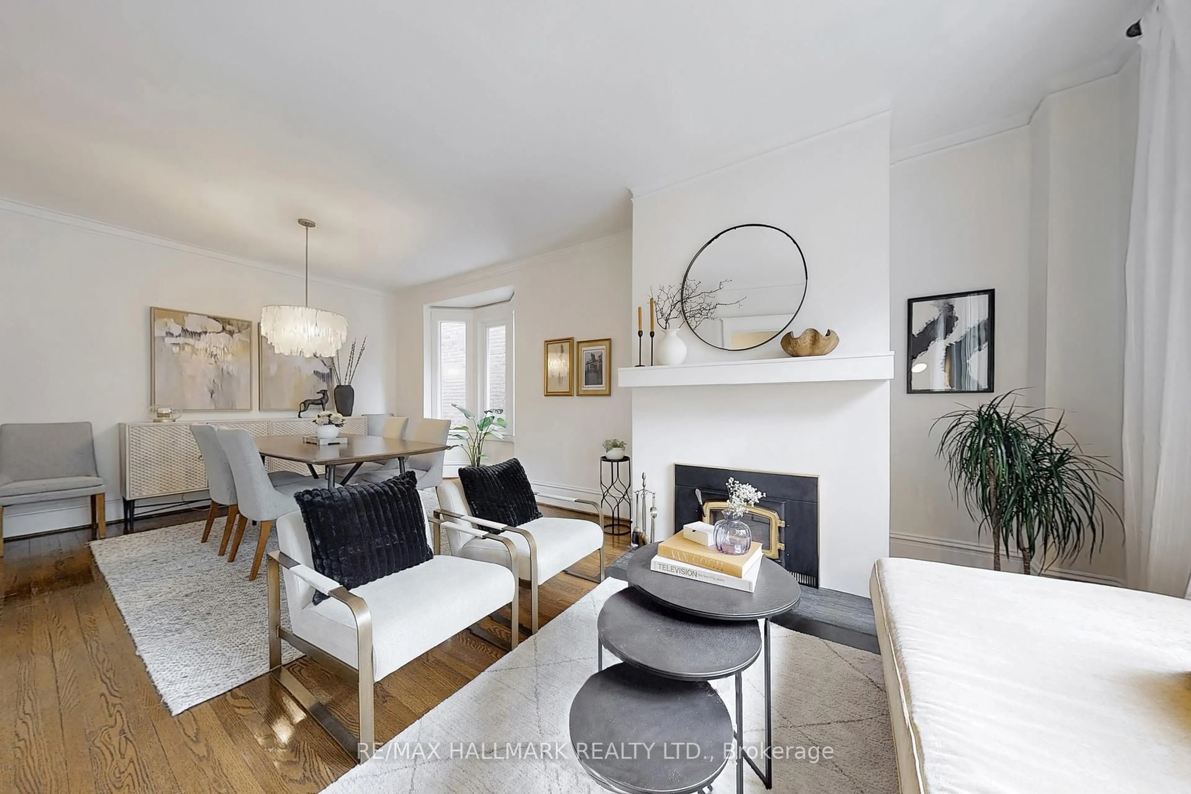 Living room with furniture, unknown for 181 Gough Ave, Toronto Ontario M4K 3P2