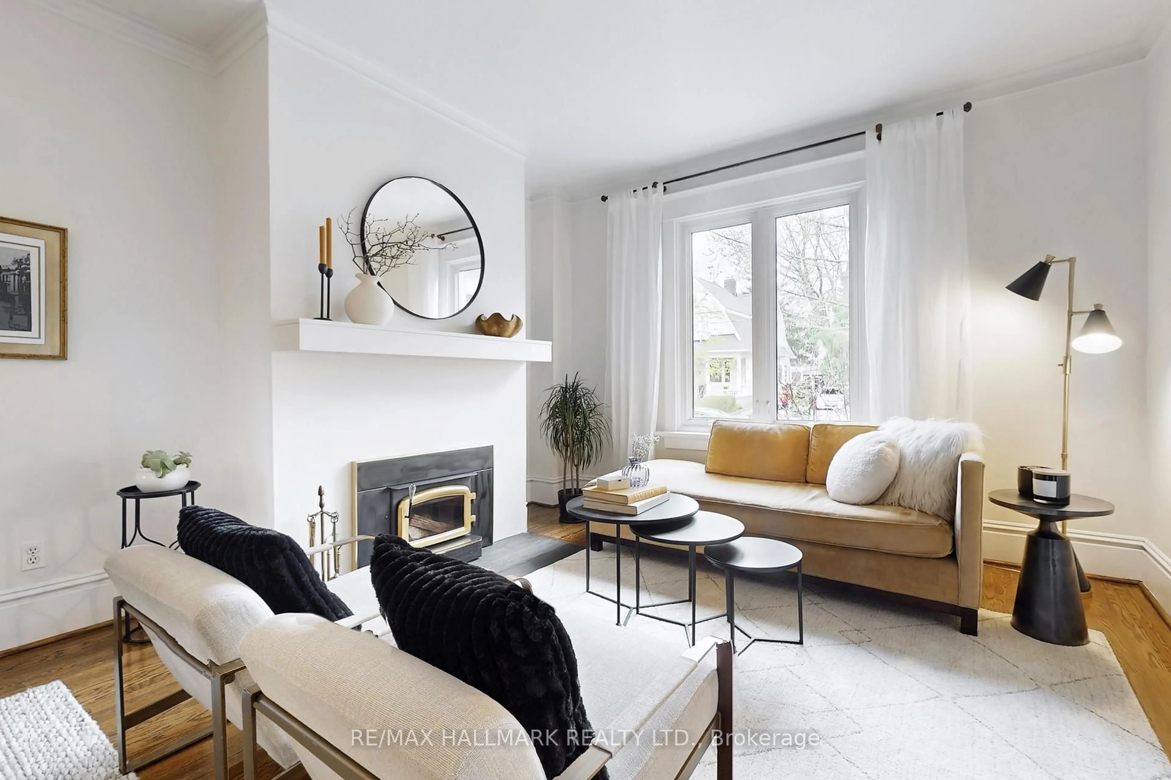 Living room with furniture, unknown for 181 Gough Ave, Toronto Ontario M4K 3P2