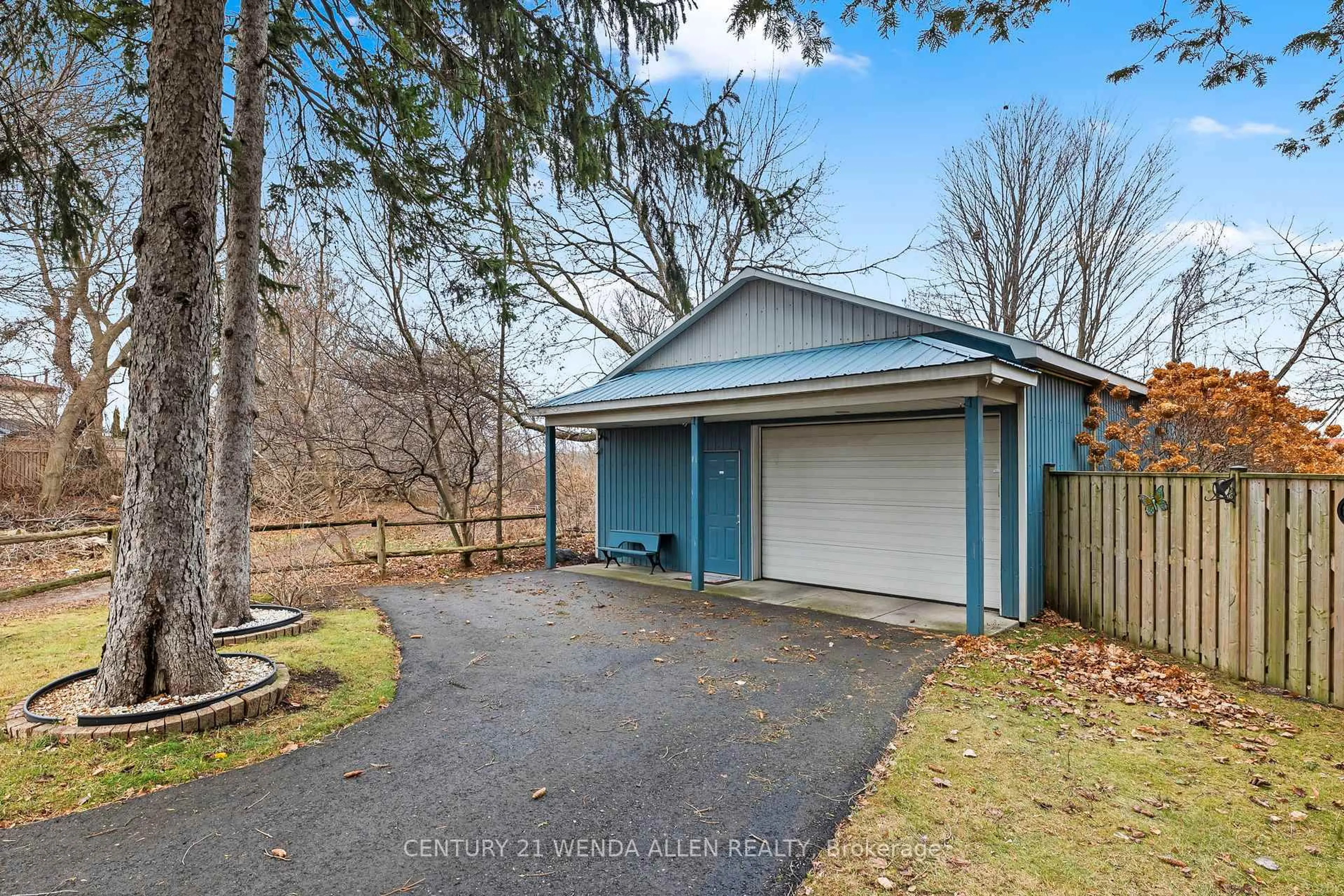 Unknown for 995 Cedar St, Oshawa Ontario L1J 3R5
