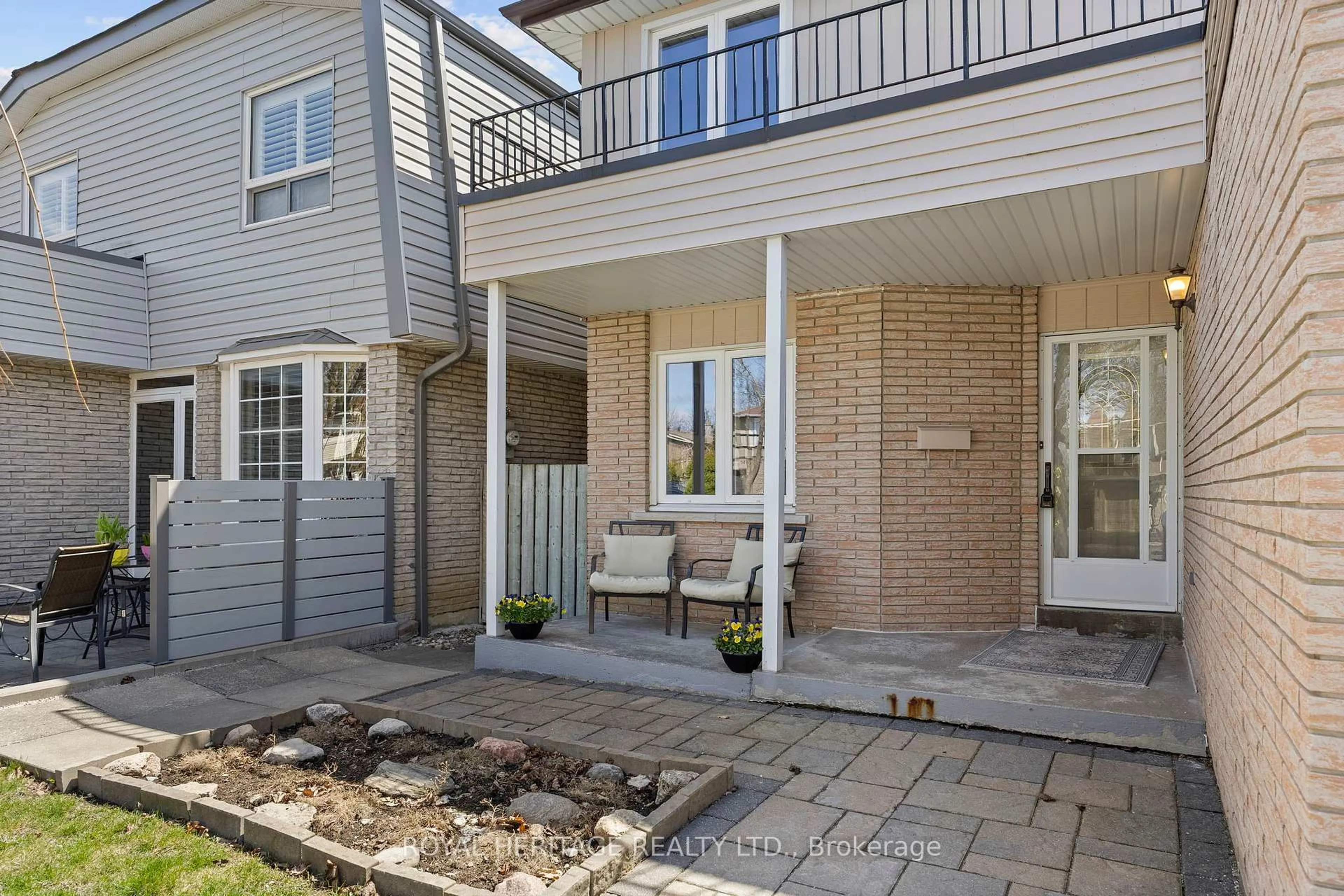 Patio, street for 1752 Shadybrook Dr, Pickering Ontario L1V 3A5