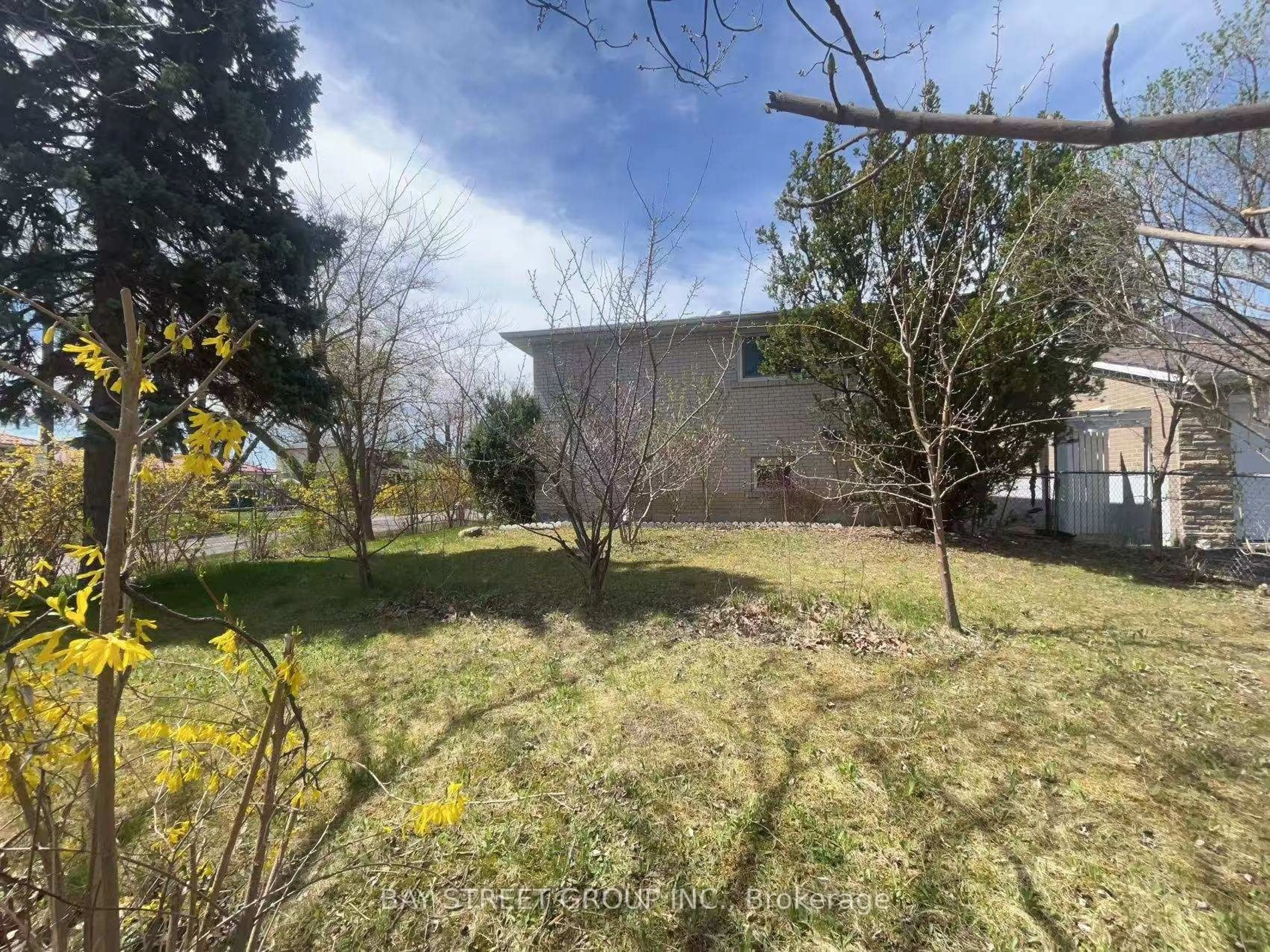 A pic from outside/outdoor area/front of a property/back of a property/a pic from drone, unknown for 68 Kentish Cres, Toronto Ontario M1S 2Z4