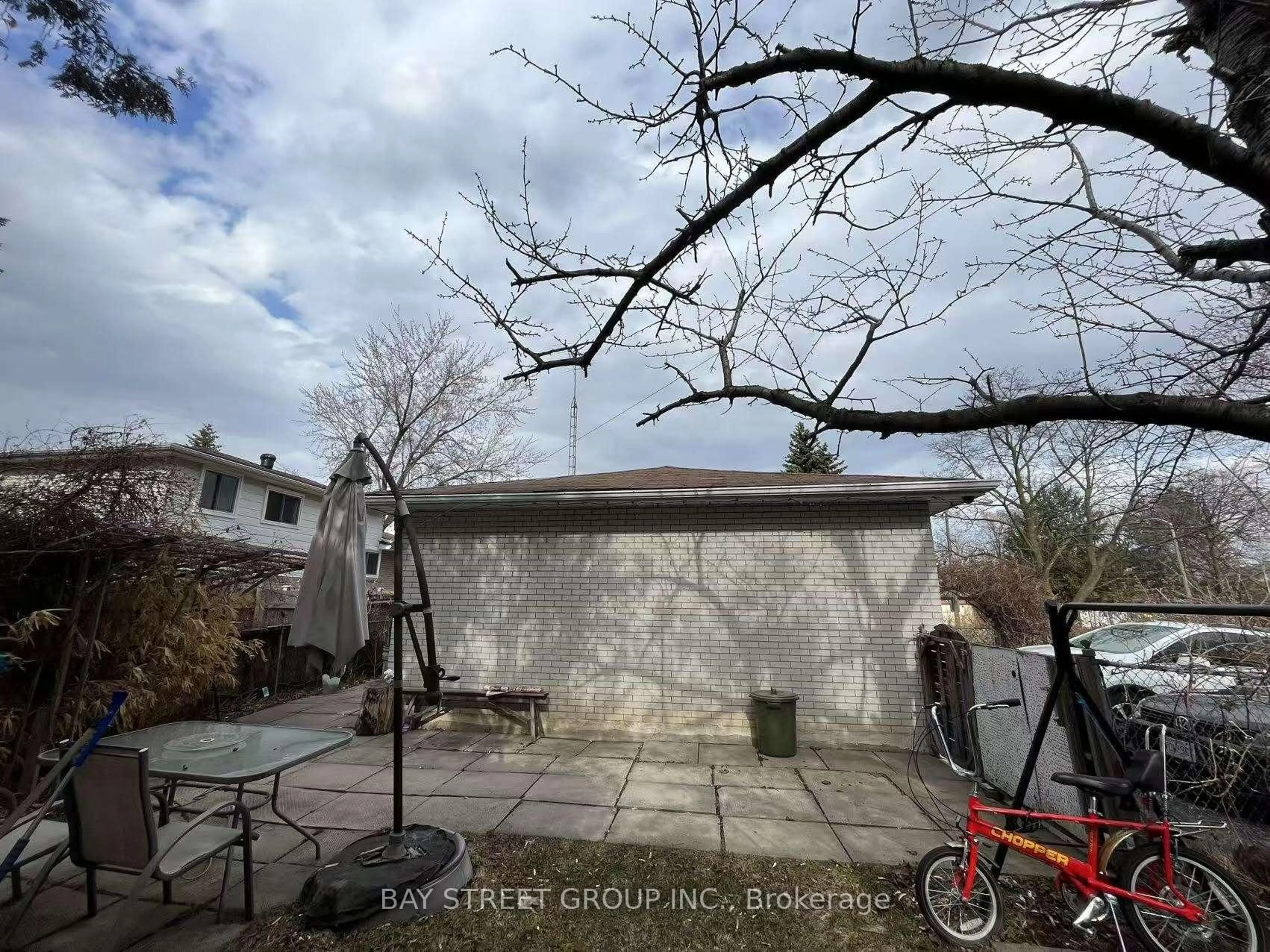 A pic from outside/outdoor area/front of a property/back of a property/a pic from drone, street for 68 Kentish Cres, Toronto Ontario M1S 2Z4