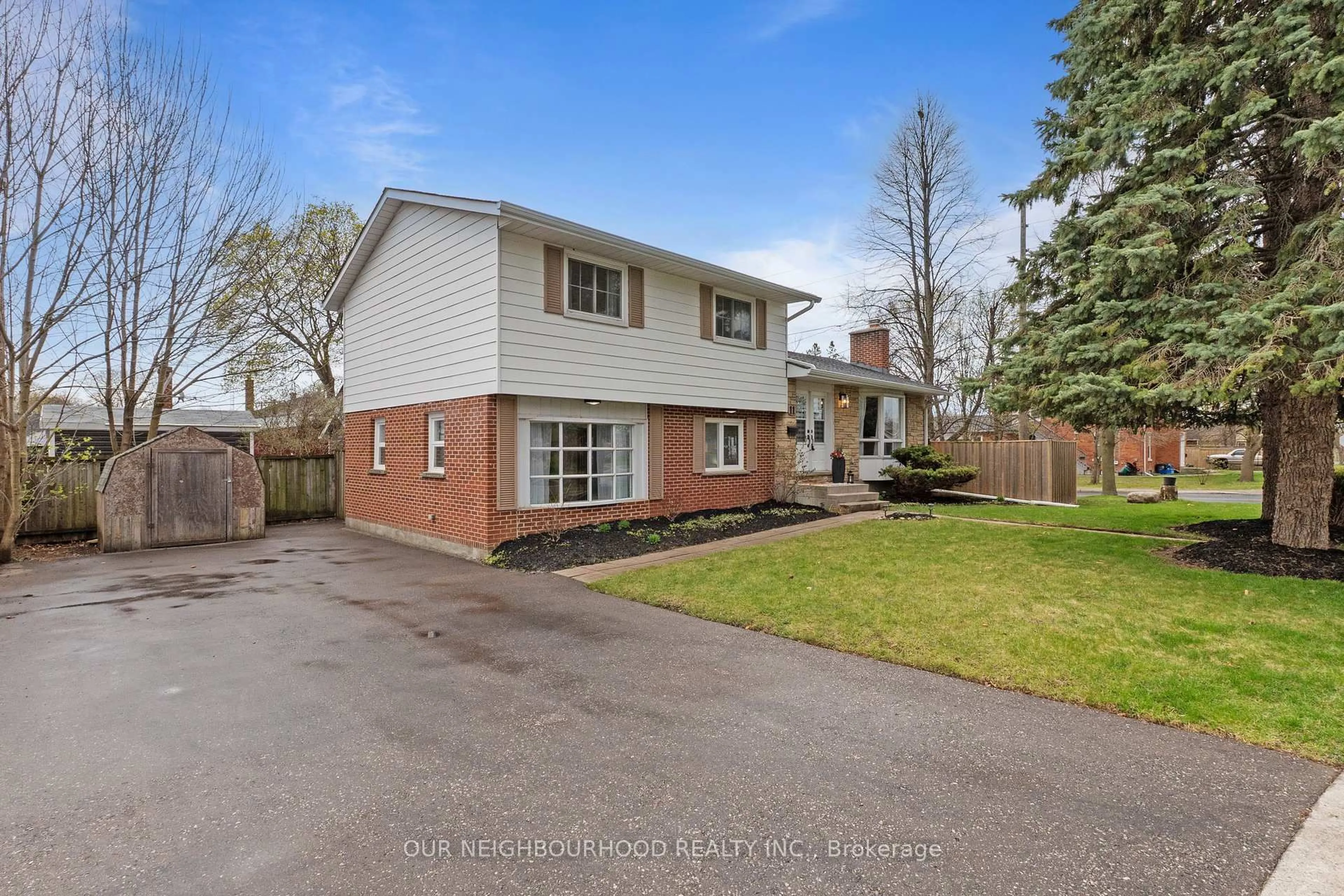 A pic from outside/outdoor area/front of a property/back of a property/a pic from drone, street for 11 Ontario St, Clarington Ontario L1C 2R9