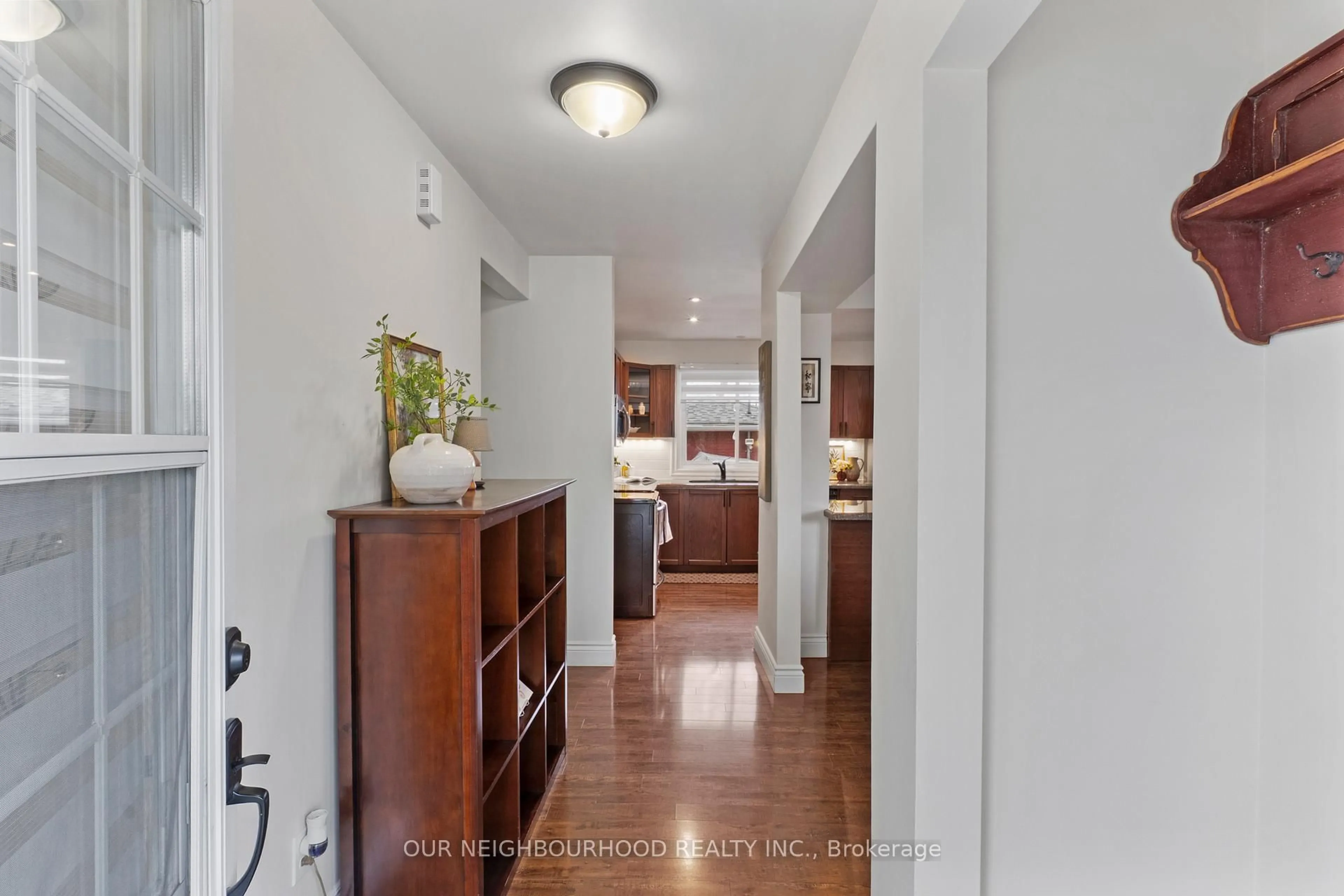 Indoor entryway for 11 Ontario St, Clarington Ontario L1C 2R9