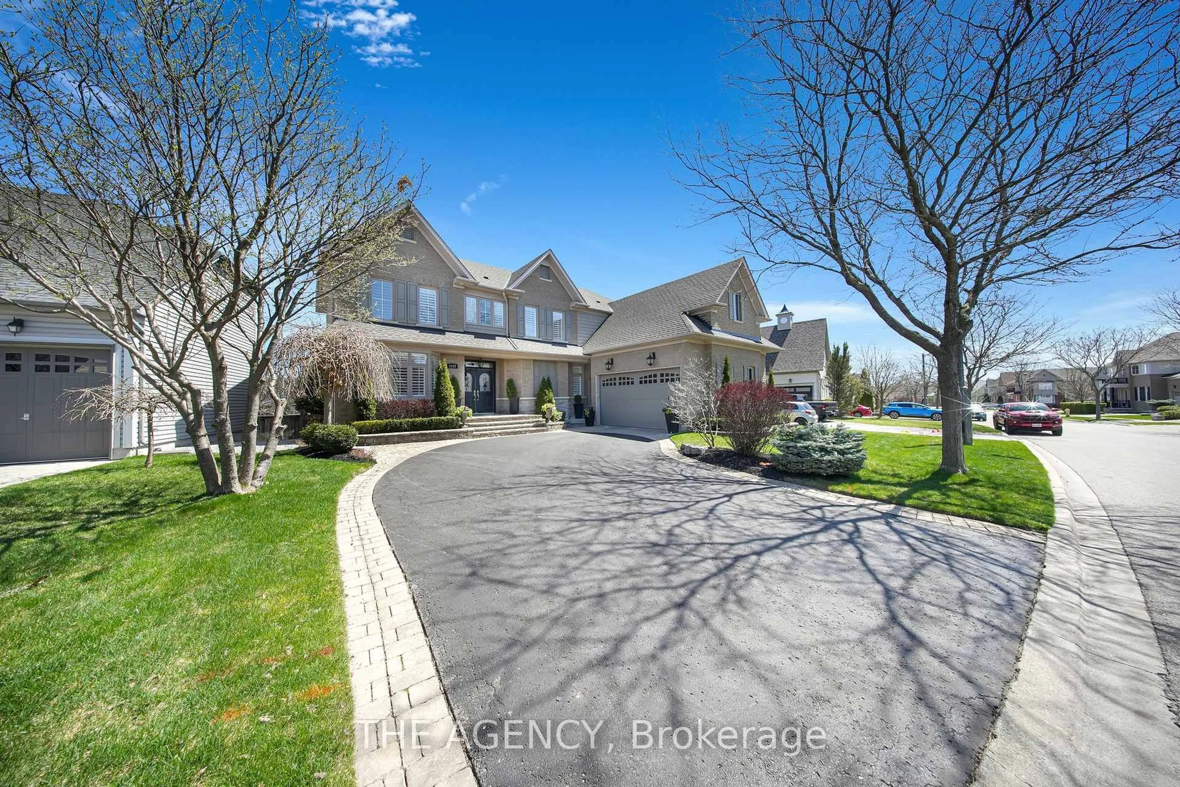 A pic from outside/outdoor area/front of a property/back of a property/a pic from drone, street for 1982 Solar Pl, Oshawa Ontario L1L 0A3