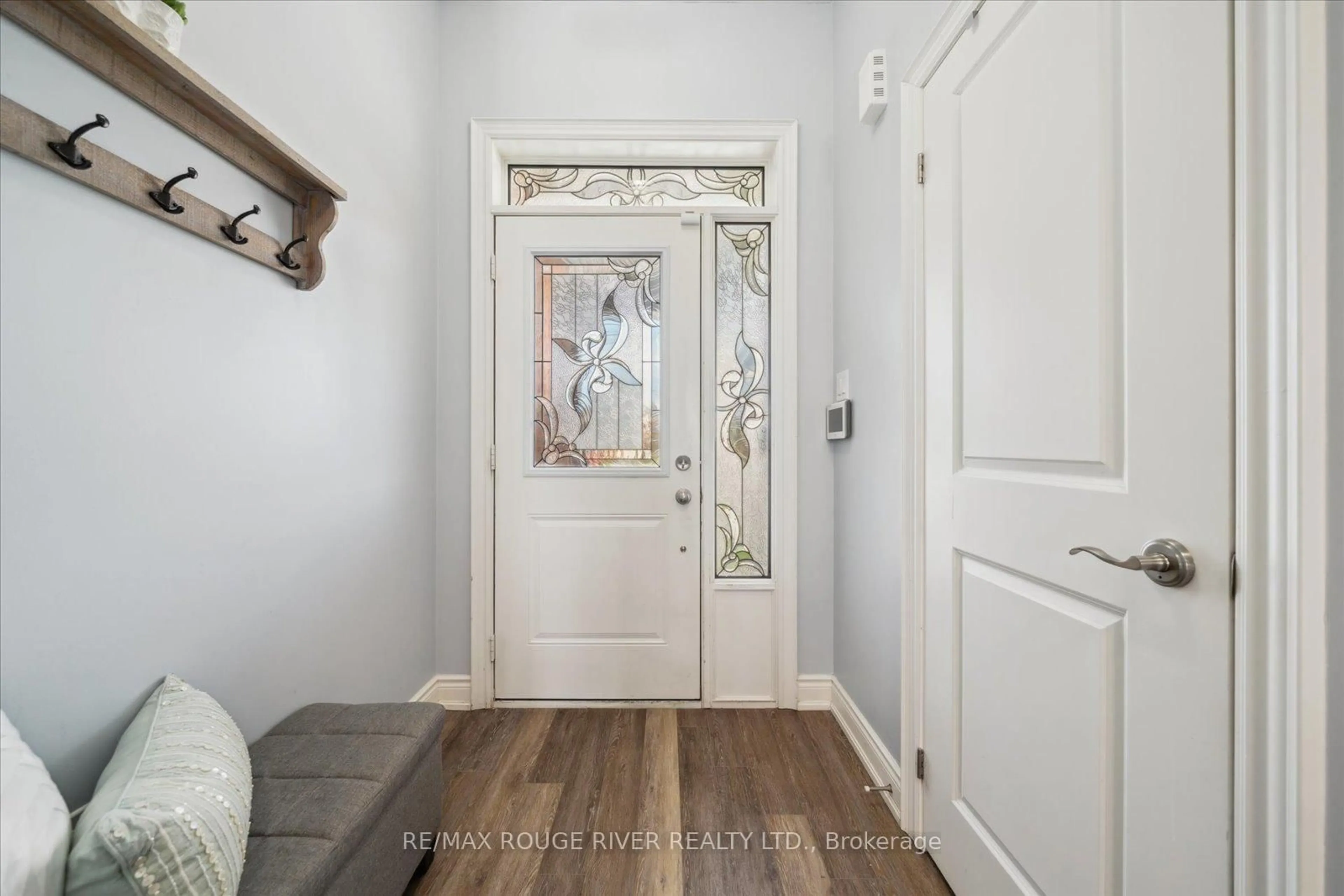 Indoor entryway for 72 Lyle Dr, Clarington Ontario L1C 0V7