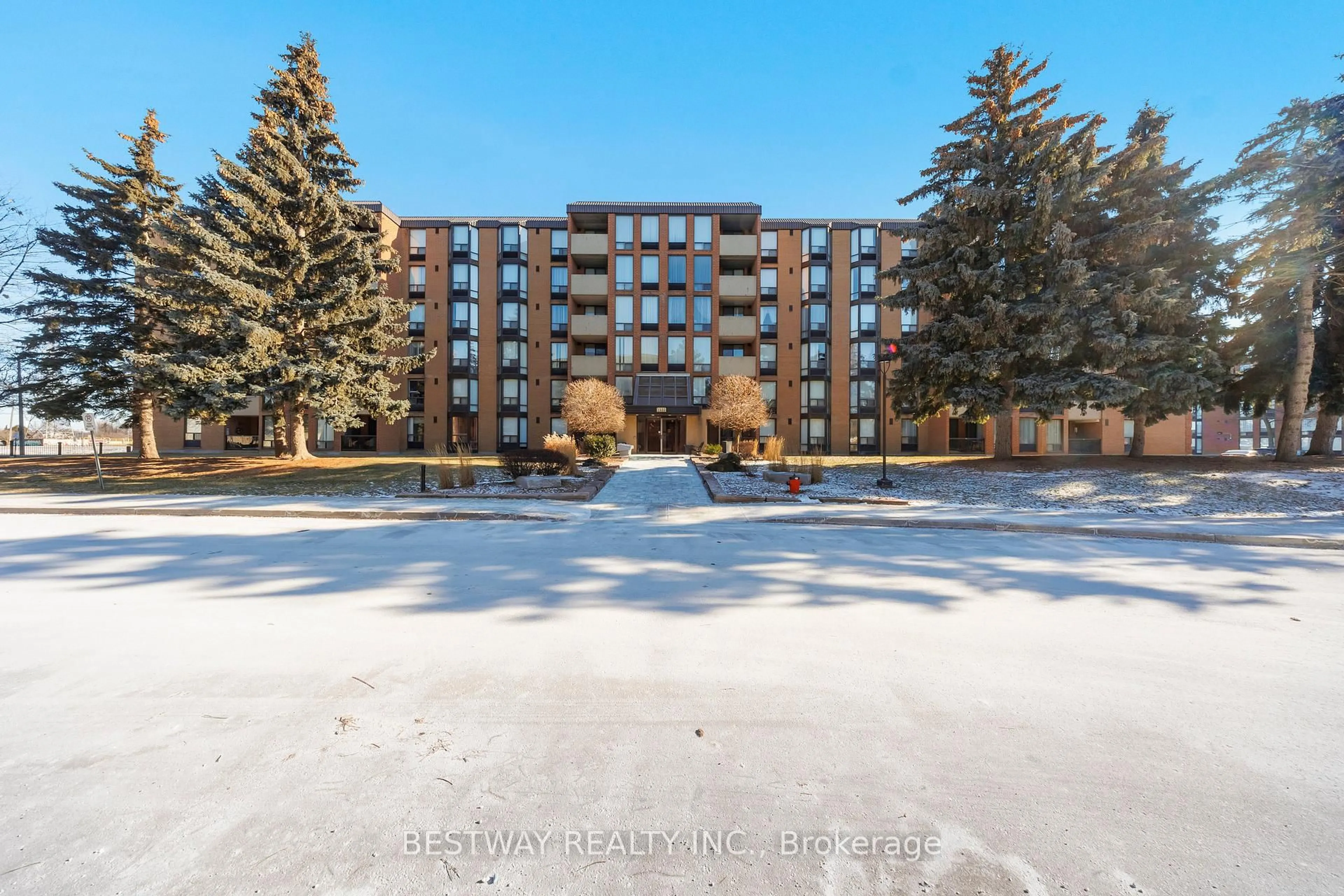 Patio, building for 1535 Diefenbaker Crt #403, Pickering Ontario L1V 3W2