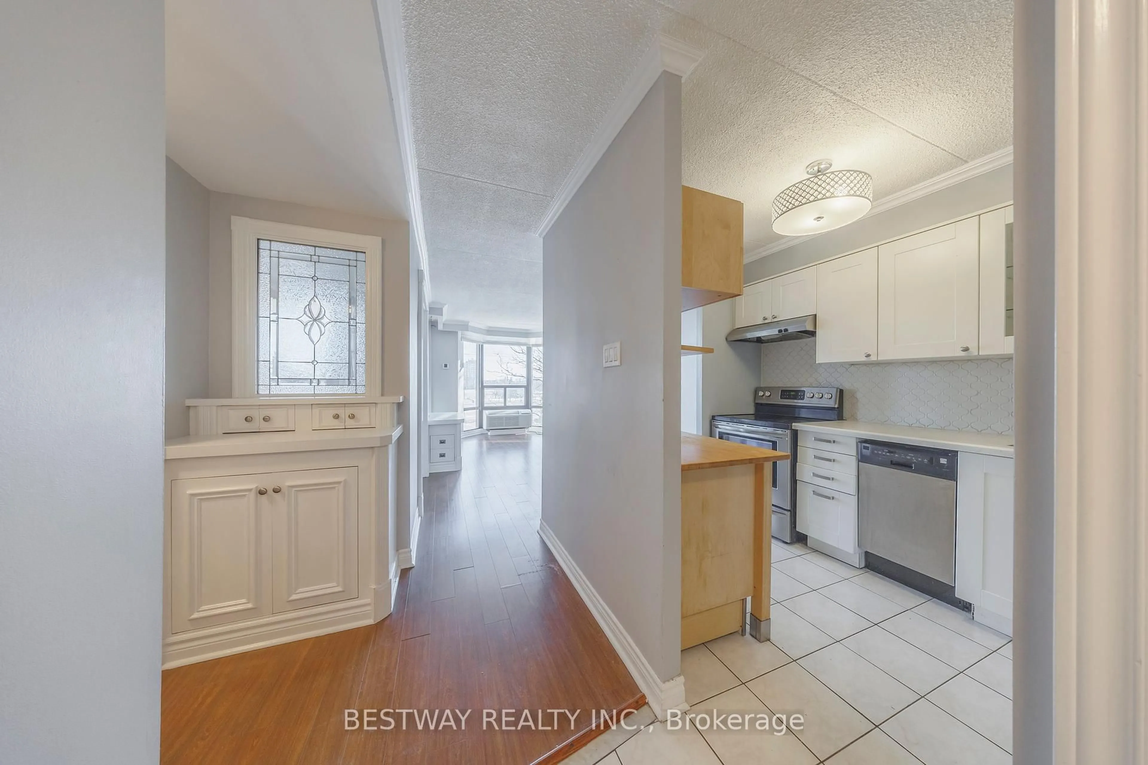 Unknown for 1535 Diefenbaker Crt #403, Pickering Ontario L1V 3W2