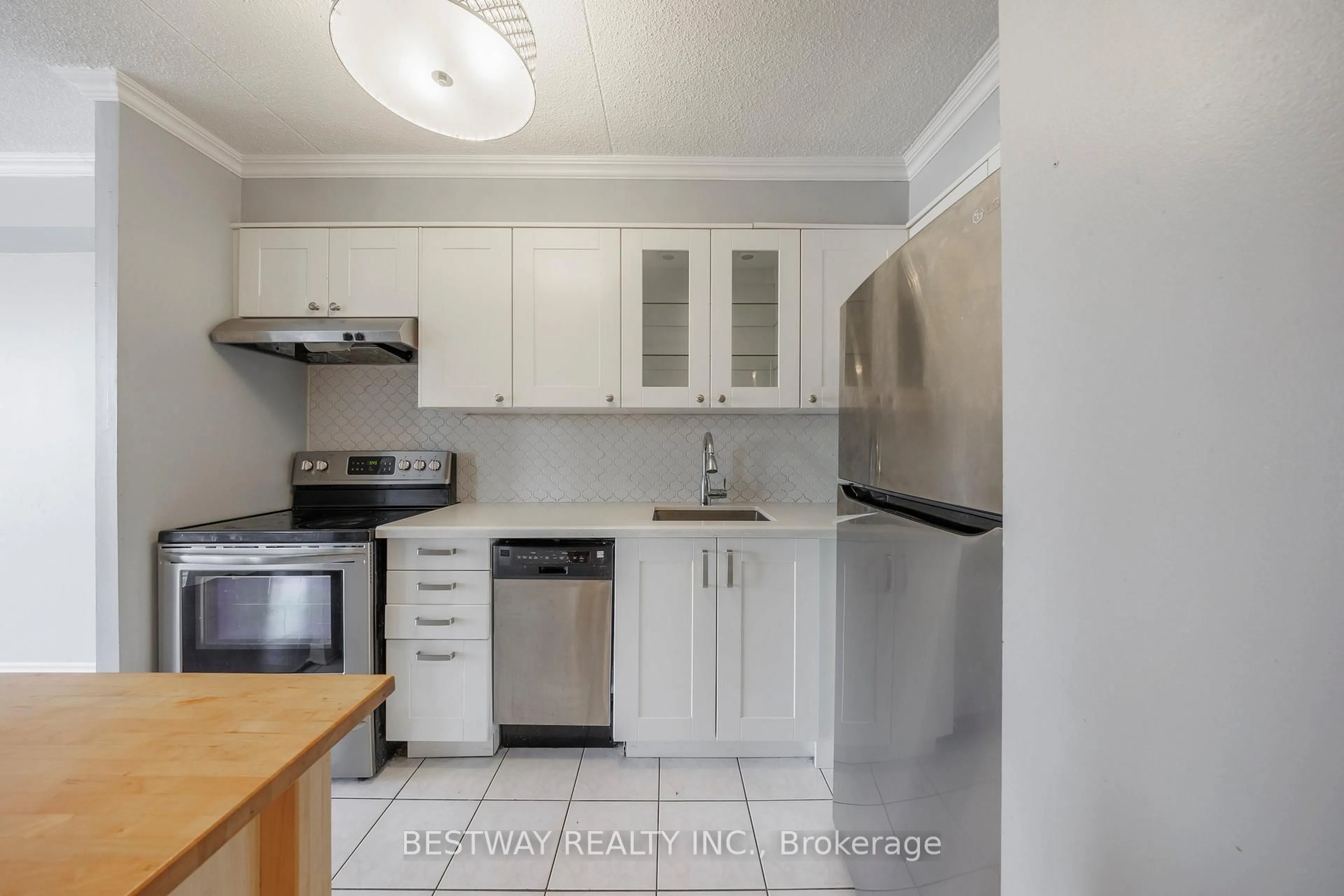 Standard kitchen, unknown for 1535 Diefenbaker Crt #403, Pickering Ontario L1V 3W2