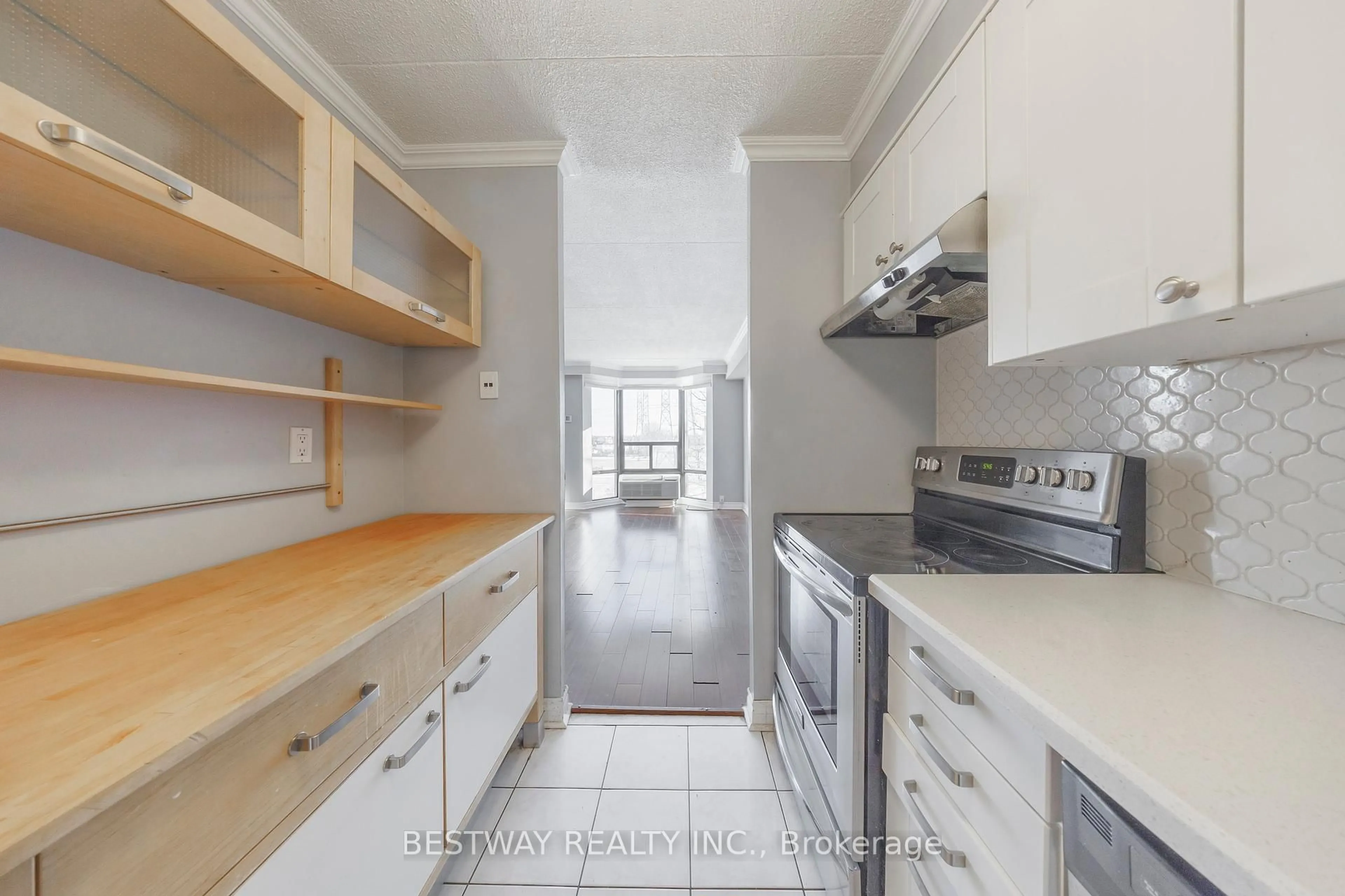 Unknown for 1535 Diefenbaker Crt #403, Pickering Ontario L1V 3W2