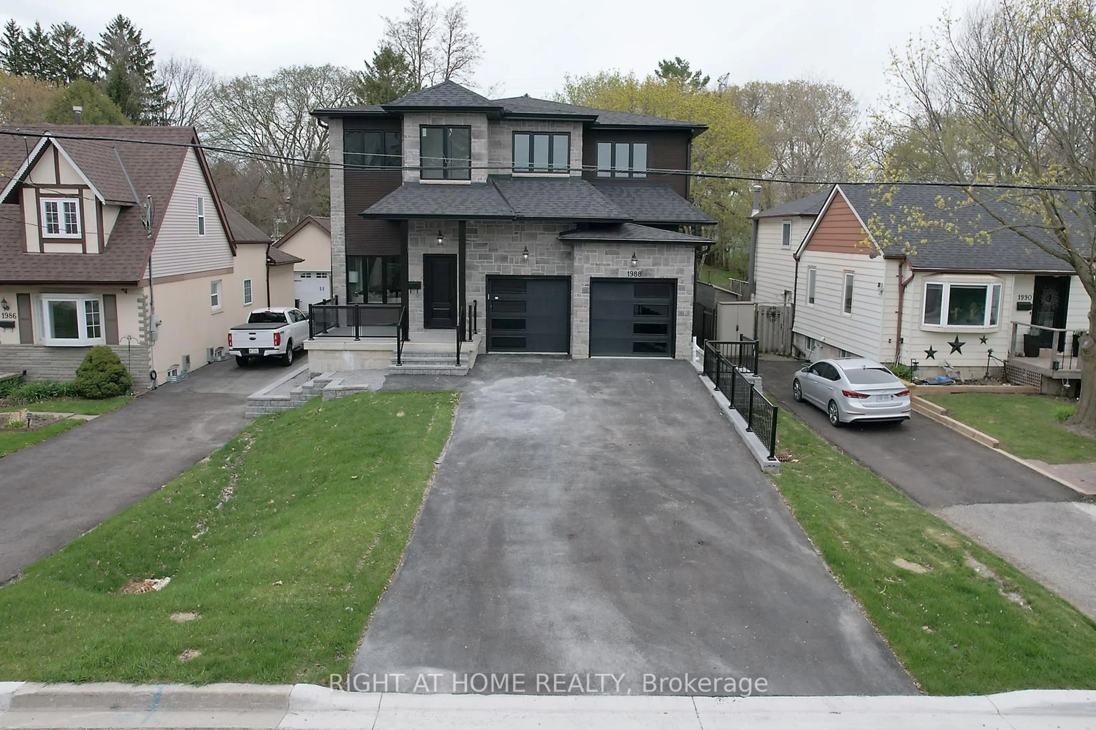 A pic from outside/outdoor area/front of a property/back of a property/a pic from drone, street for 1988 Royal Rd, Pickering Ontario L1V 1Y2