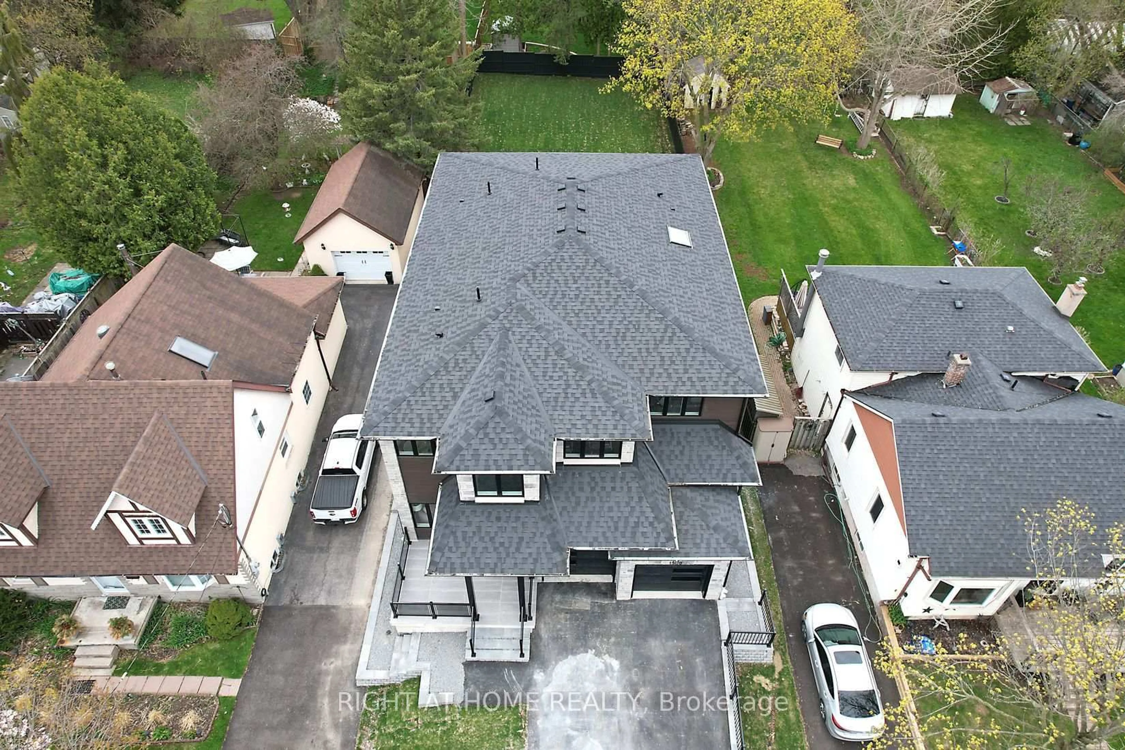 A pic from outside/outdoor area/front of a property/back of a property/a pic from drone, street for 1988 Royal Rd, Pickering Ontario L1V 1Y2