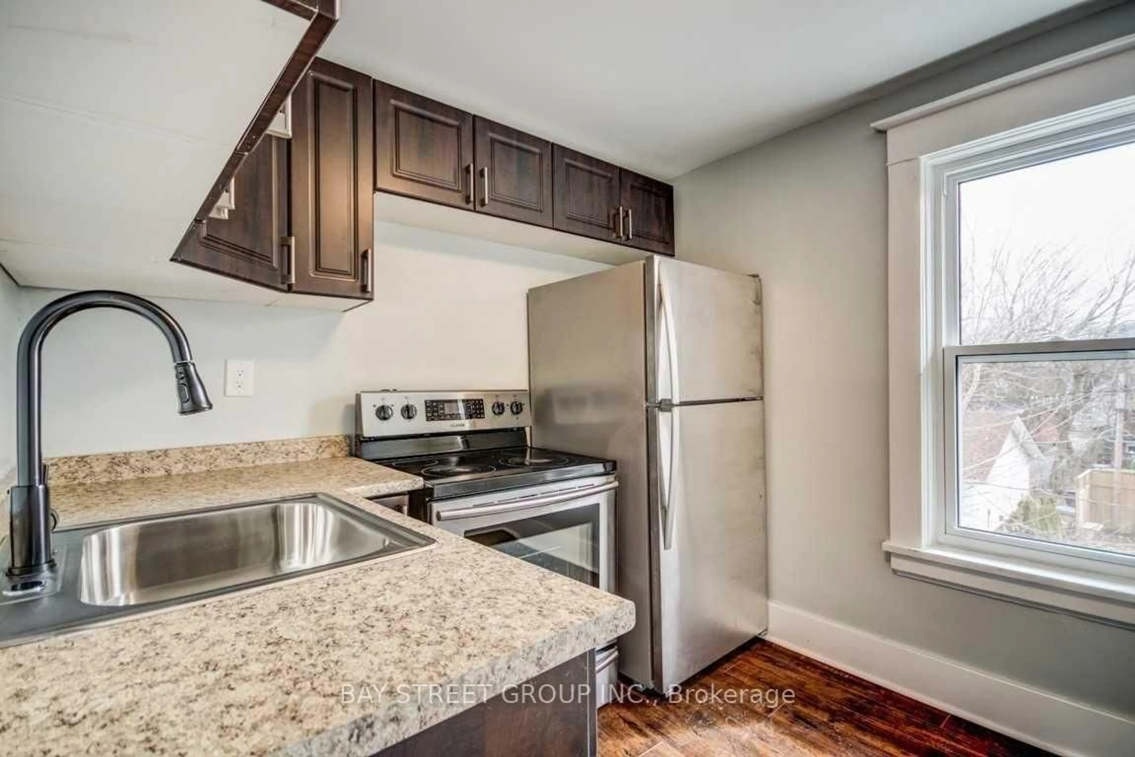 Standard kitchen, unknown for 125 Agnes St, Oshawa Ontario L1G 1V3