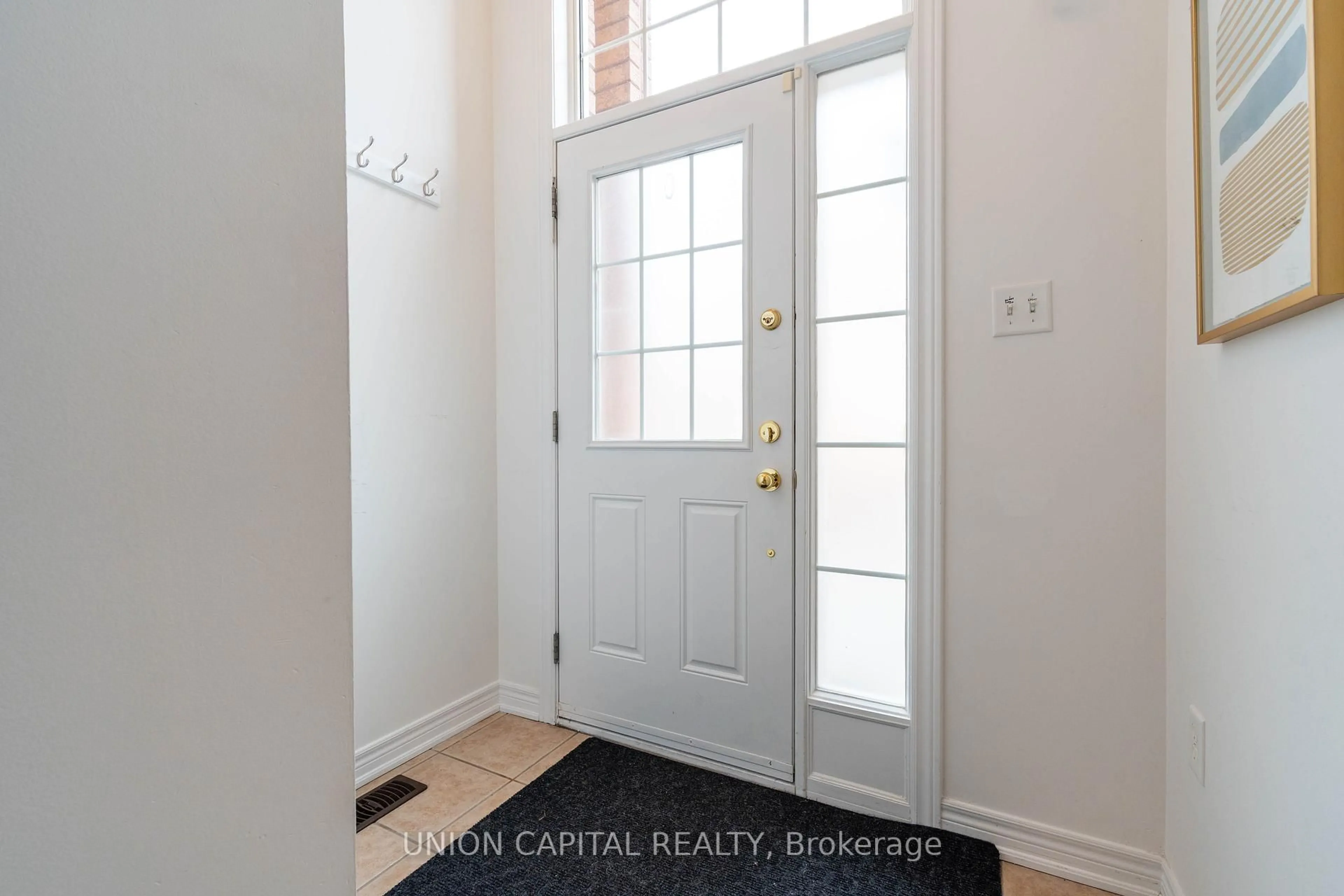 Indoor entryway for 33 Ignatius Lane, Toronto Ontario M1E 0A2