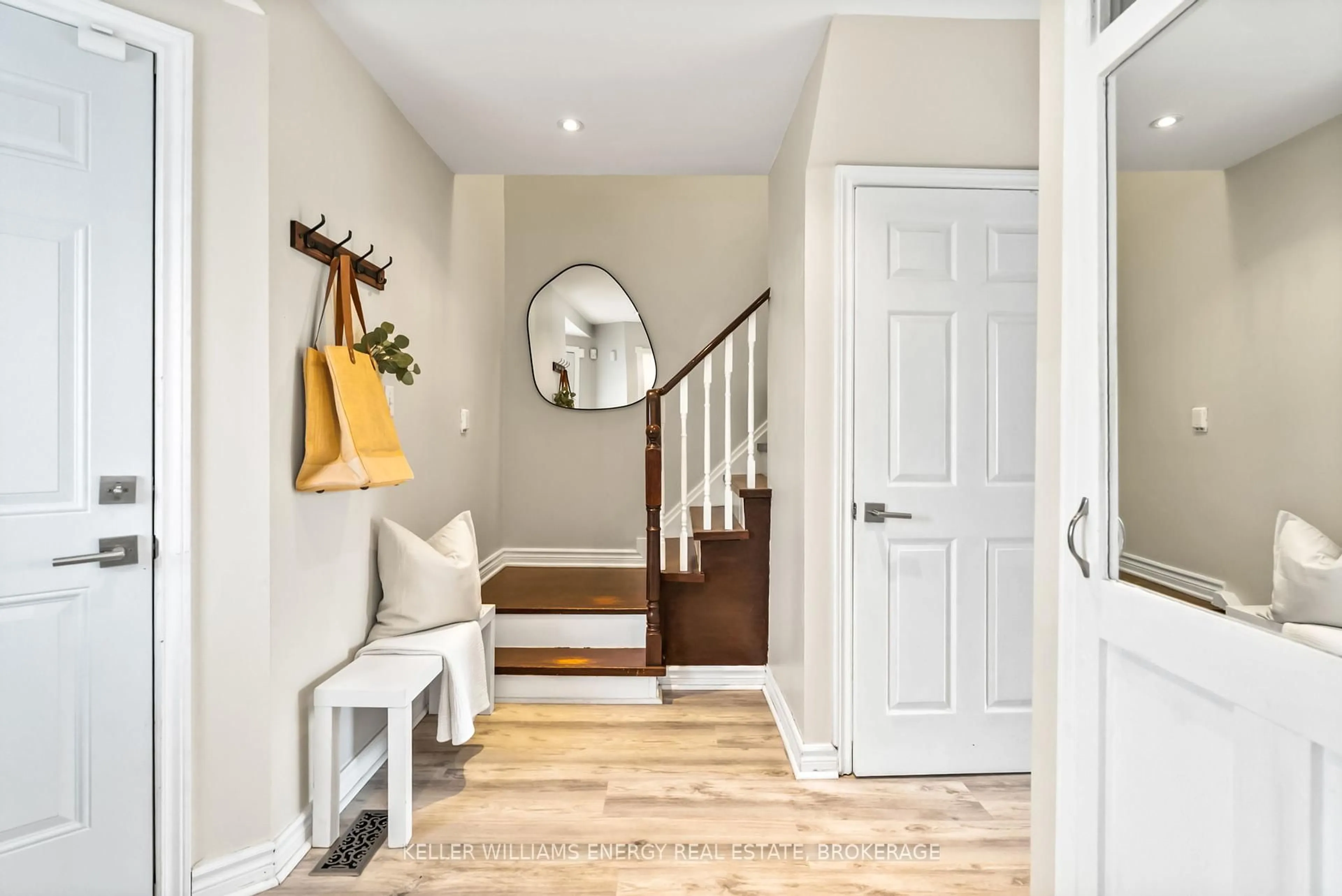 Indoor entryway for 114 Yorkville Dr, Clarington Ontario L1E 2A6