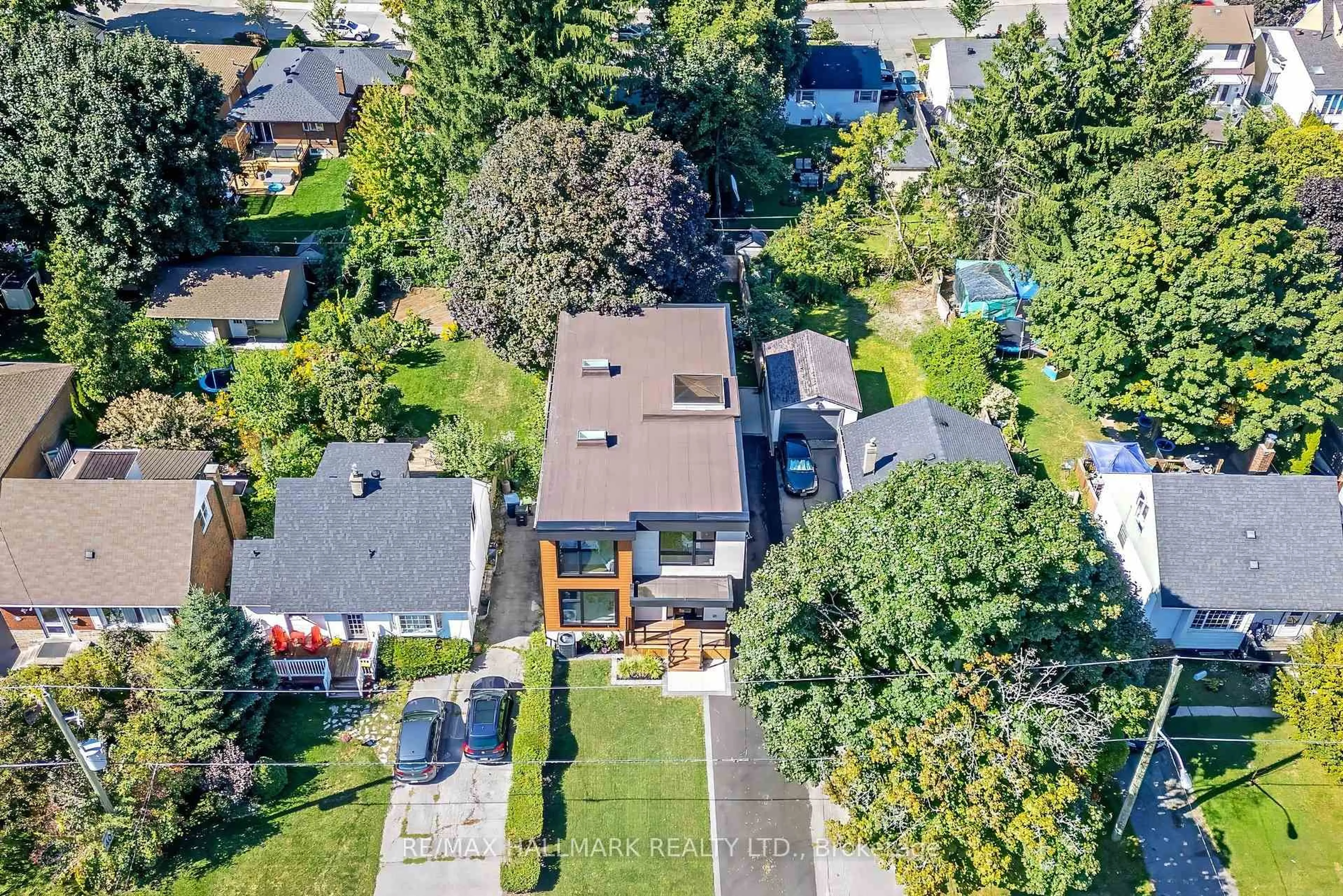 A pic from outside/outdoor area/front of a property/back of a property/a pic from drone, street for 68 Harewood Ave, Toronto Ontario M1M 2R3