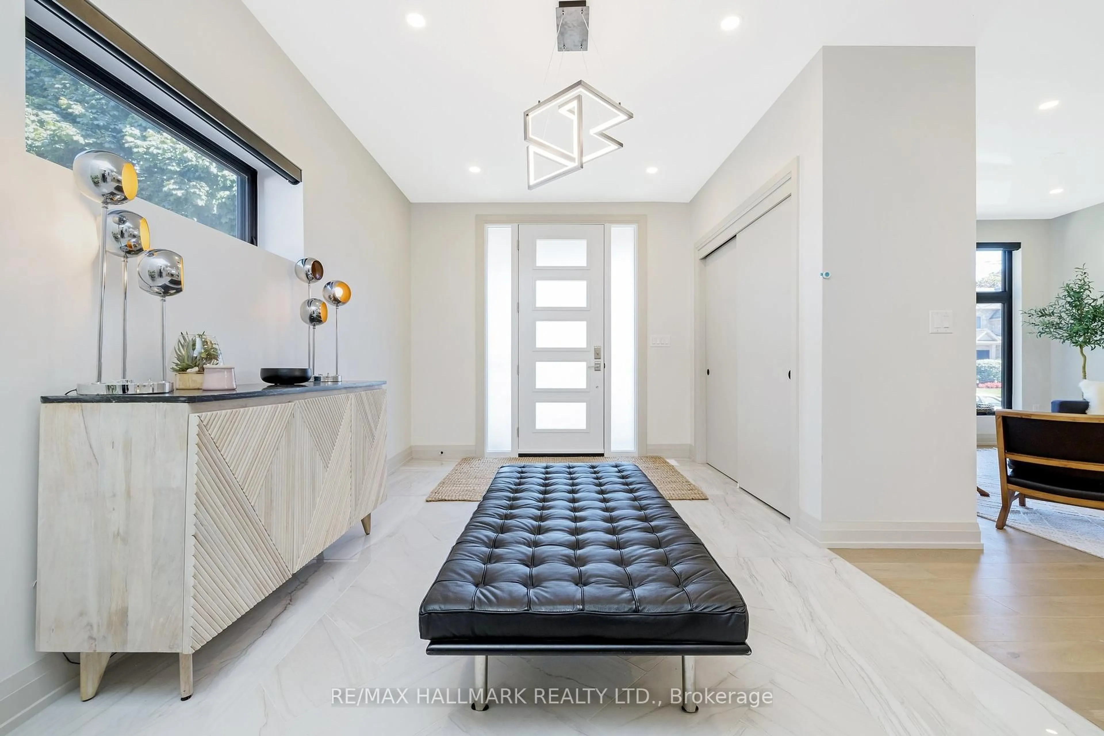 Indoor entryway for 68 Harewood Ave, Toronto Ontario M1M 2R3
